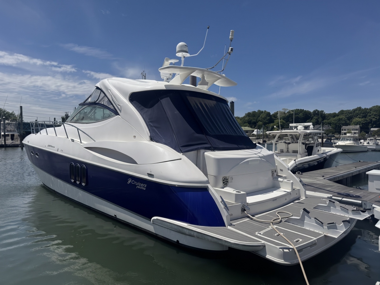 2006 Cruisers Yachts 520 Express - Image 4