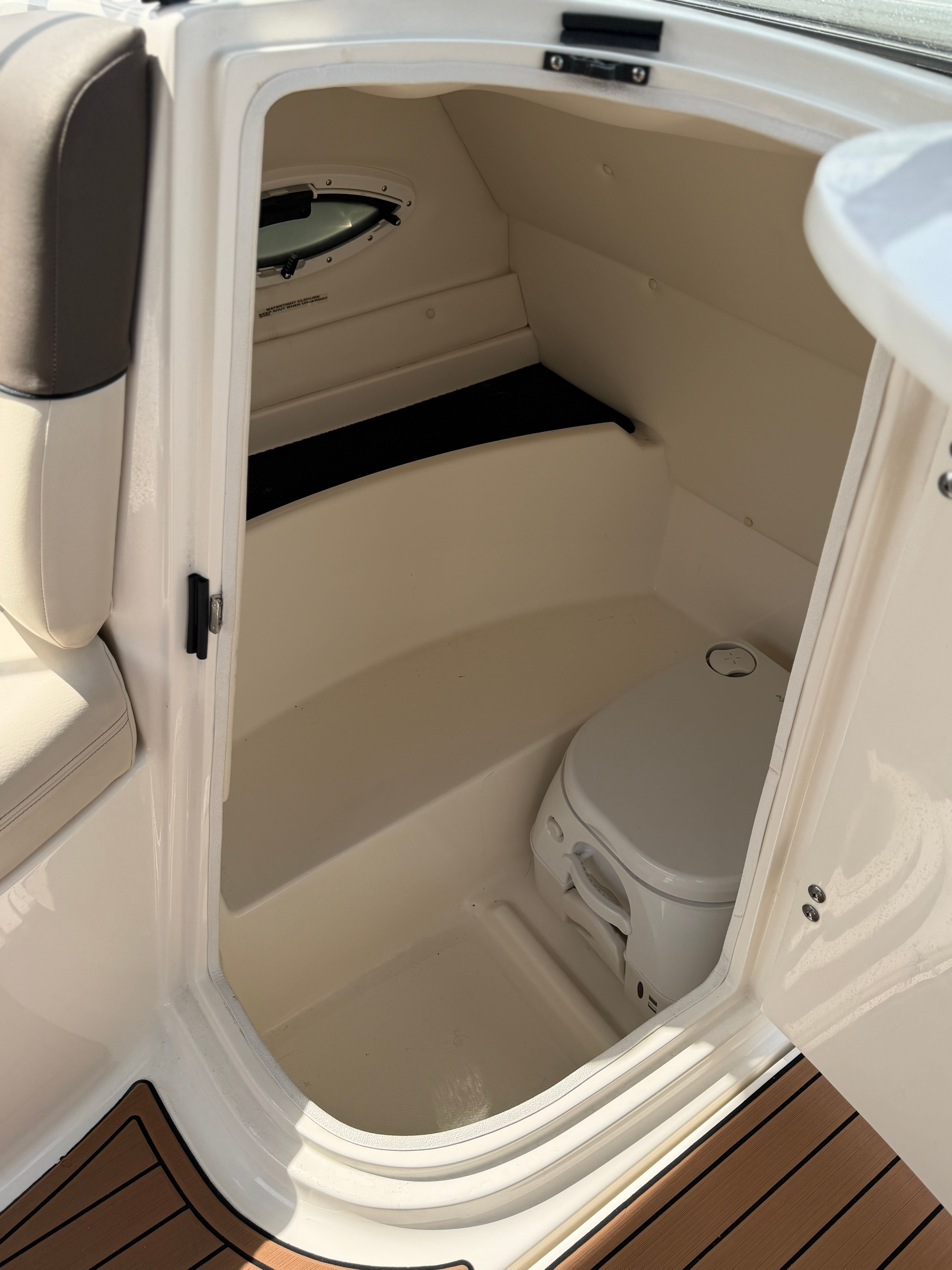 2018 Bayliner 210 Deck Boat - 9