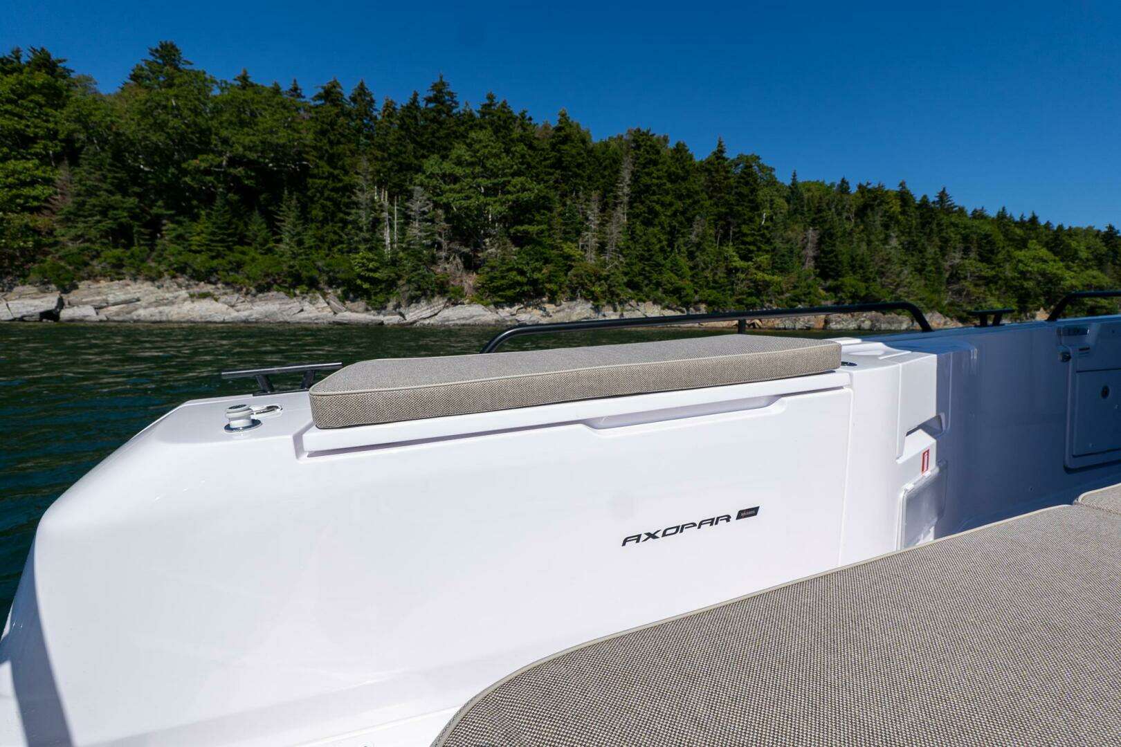 2025 Axopar Cross Cabin - Image 29