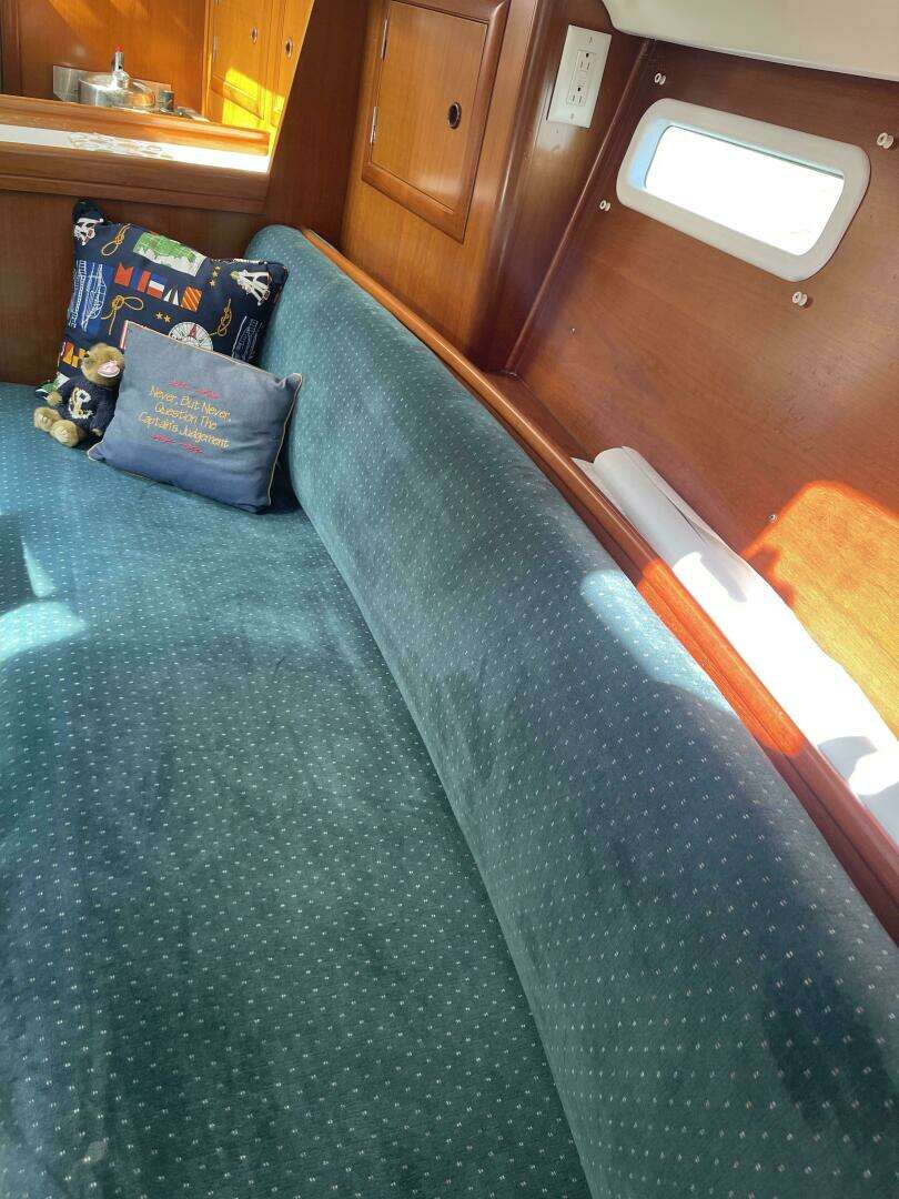 2000 Beneteau 311 - Image 7