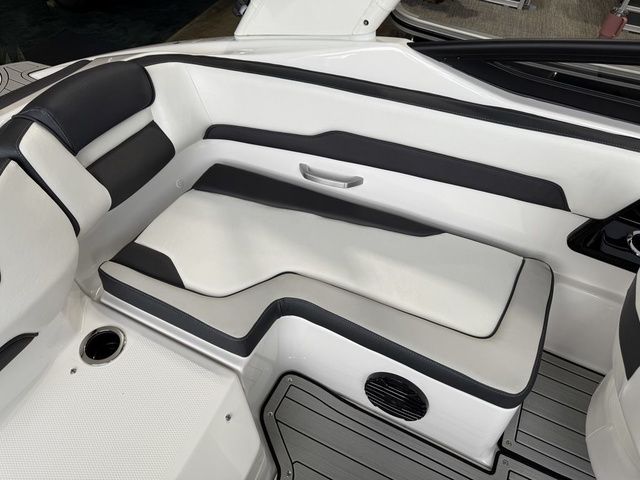 2026 Yamaha Boats 195S - 9