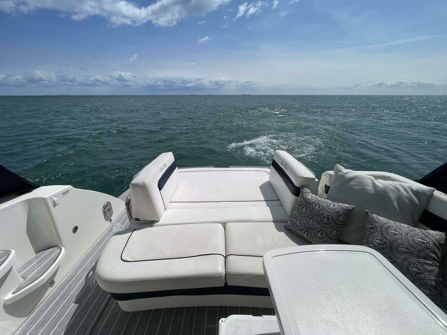 2010 Sea Ray 450 Sundancer - Image 25