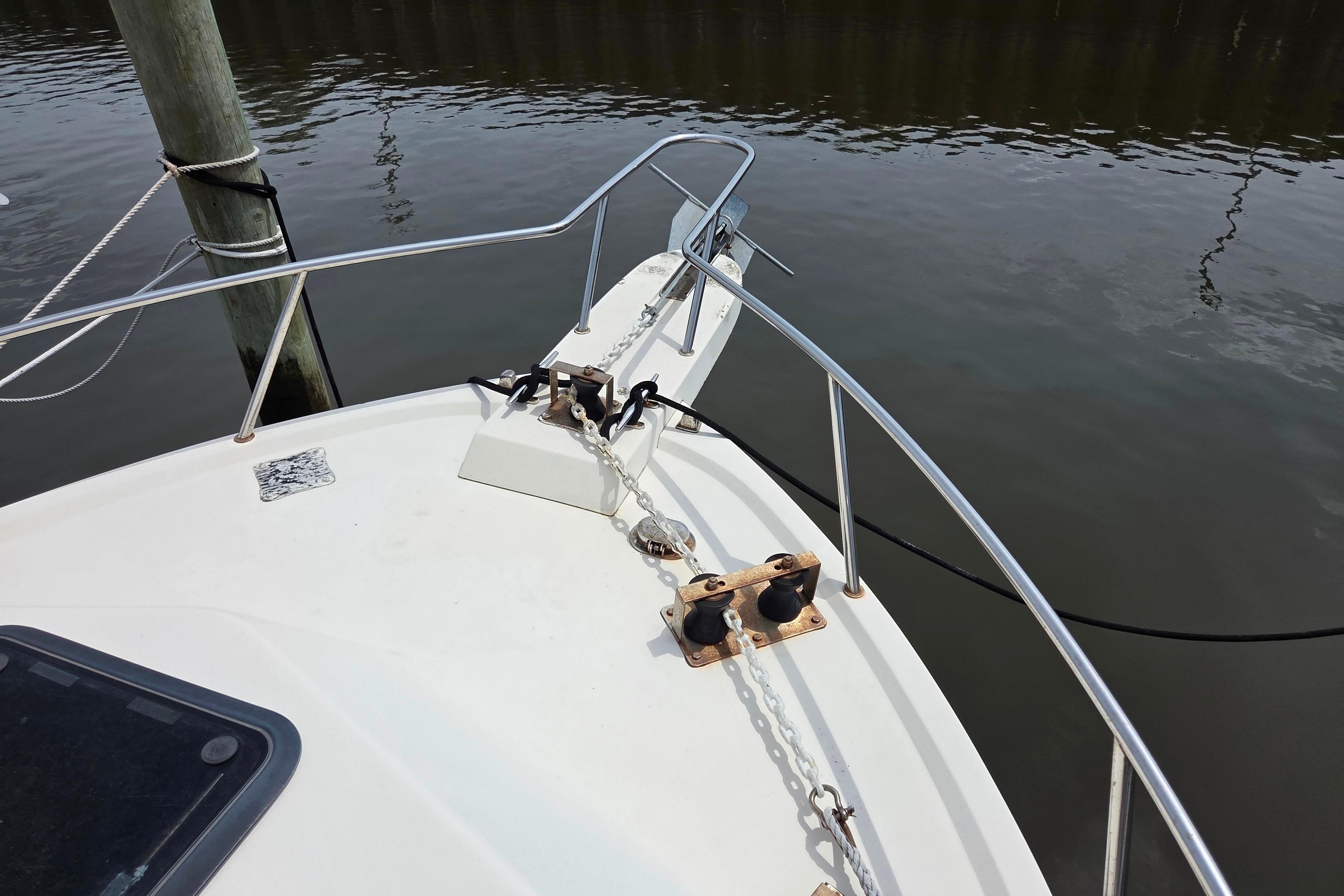 Bow of 2002 Parker 2520 Deep Vee Sport Cabin boat with anchor chain and railing.