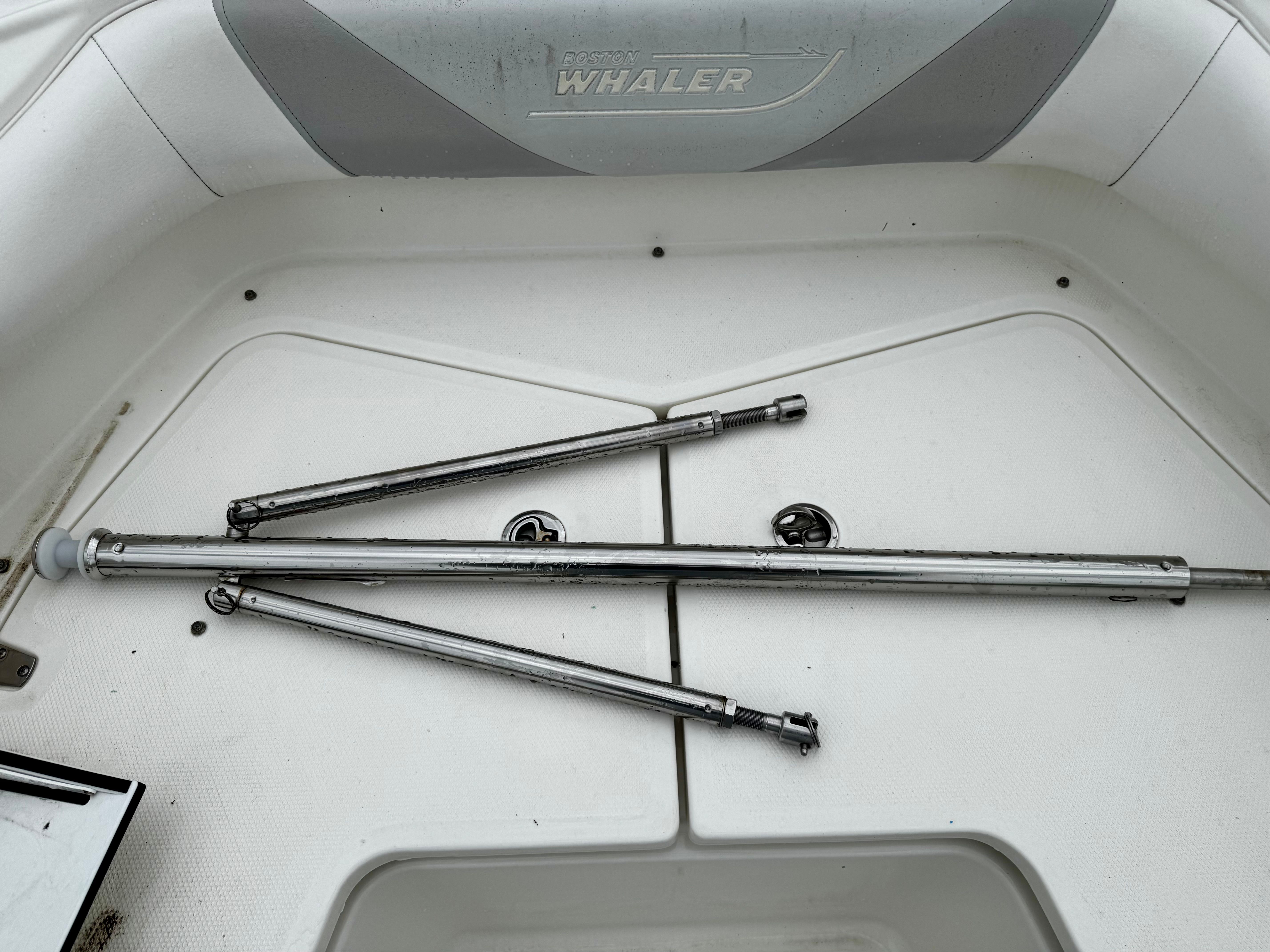 2016 Boston Whaler 220 Outrage - 16