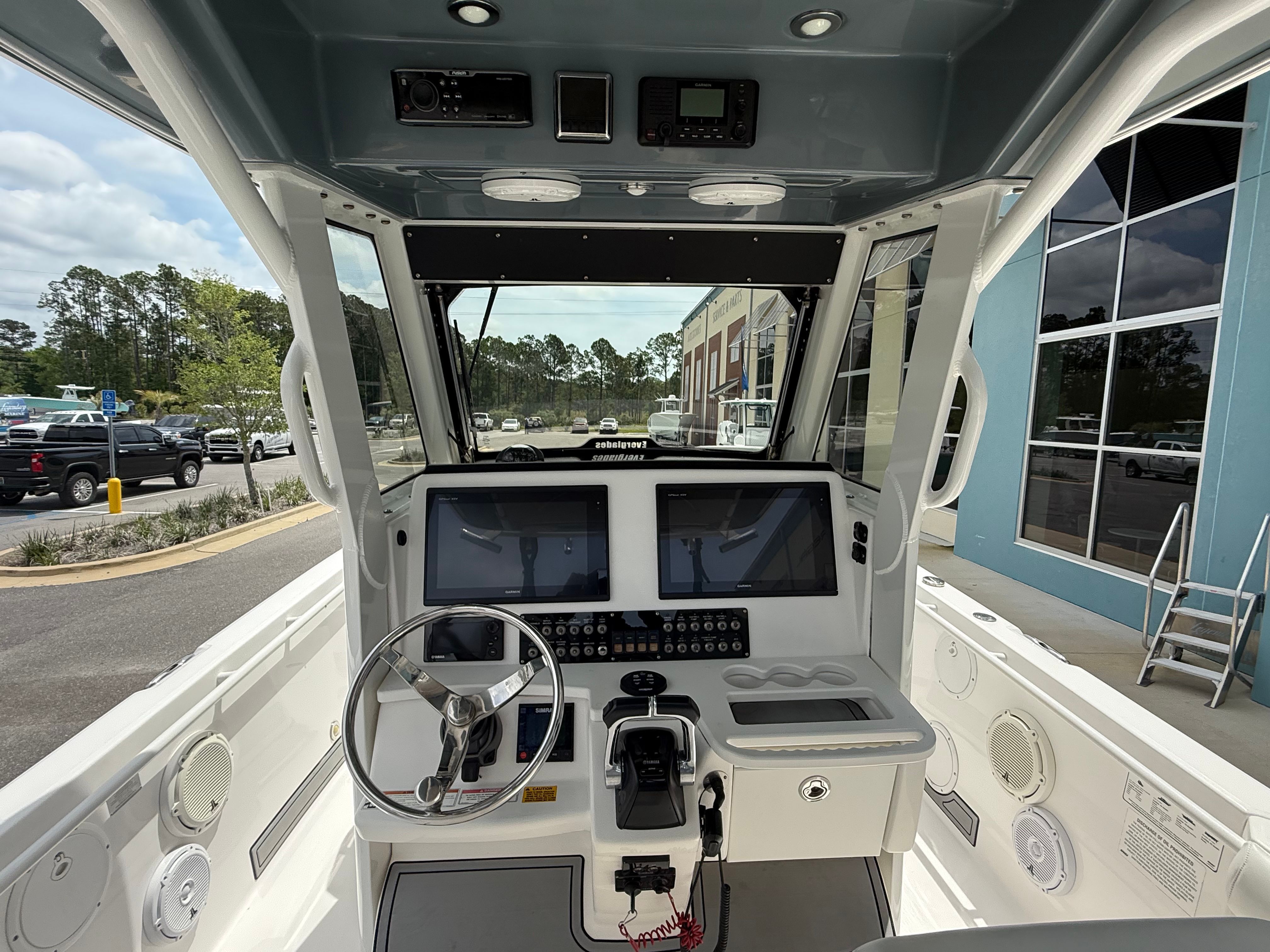 2018 EVERGLADES 295 CC - Image 16