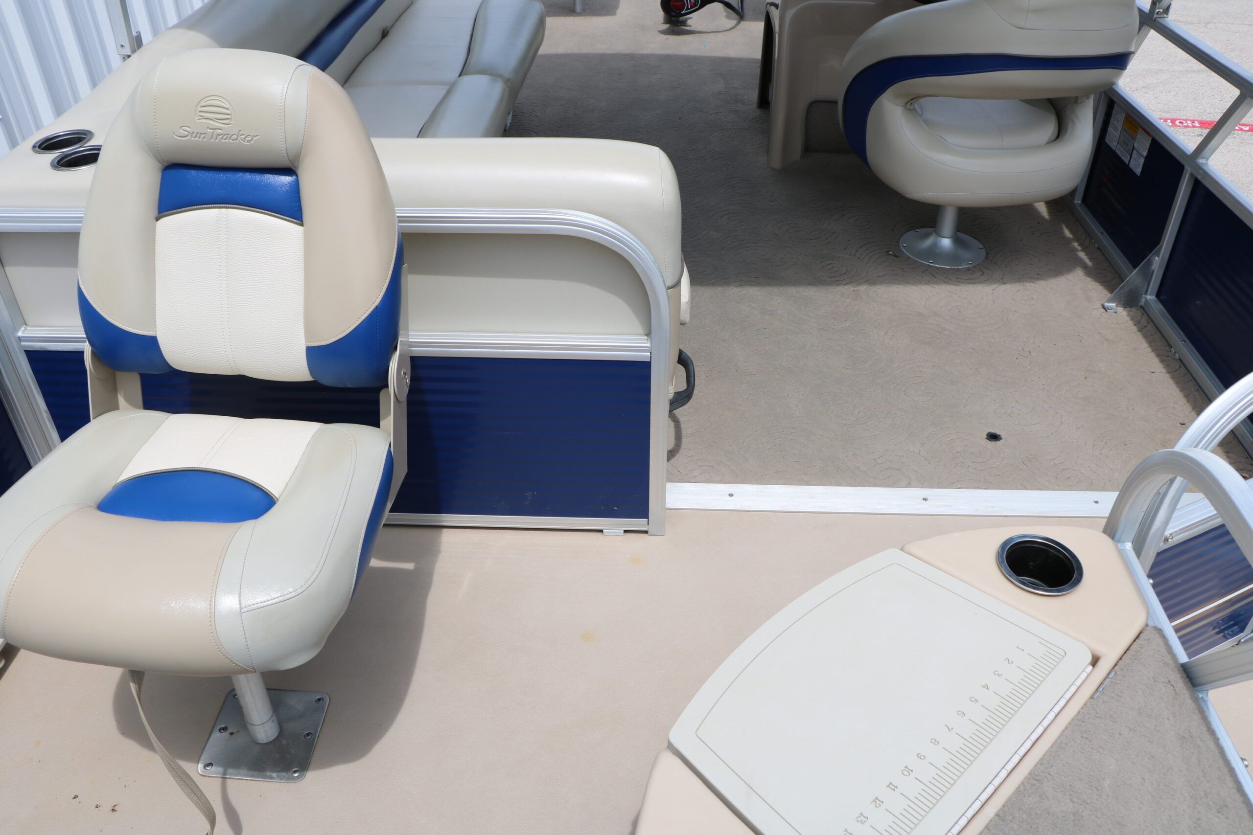 2013 Sun Tracker Fishing Barge 20 DLX - 24