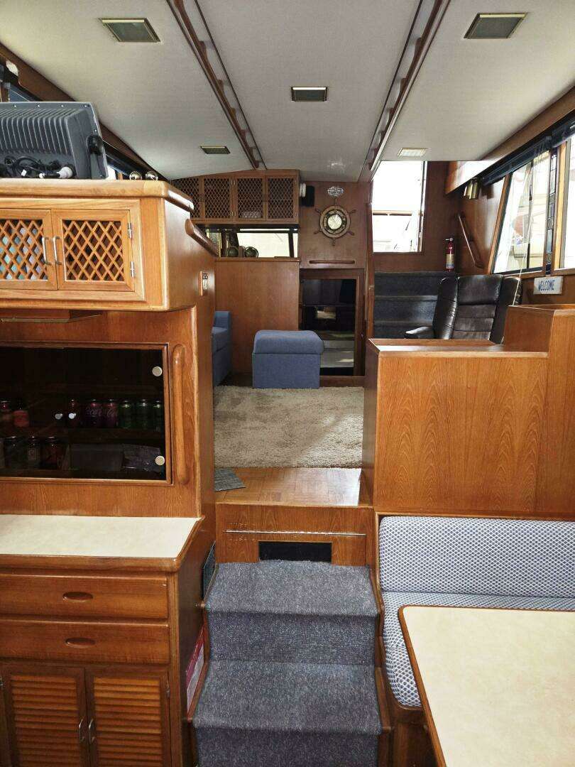 1989 Marine Trader 47 Cockpit Motor Yacht - Image 24
