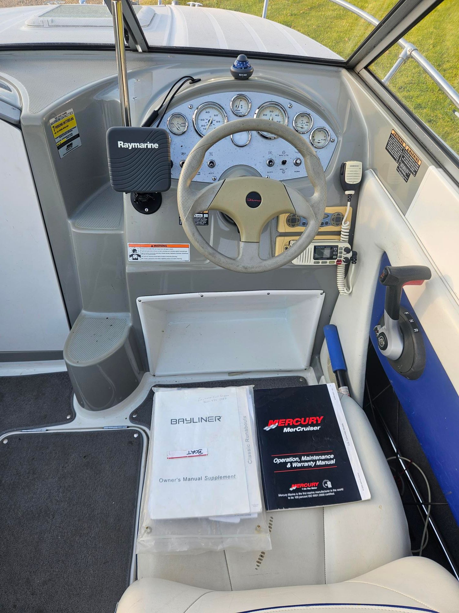 Bayliner Cuddy Cab 2006 helm with manuals and Raymarine device.