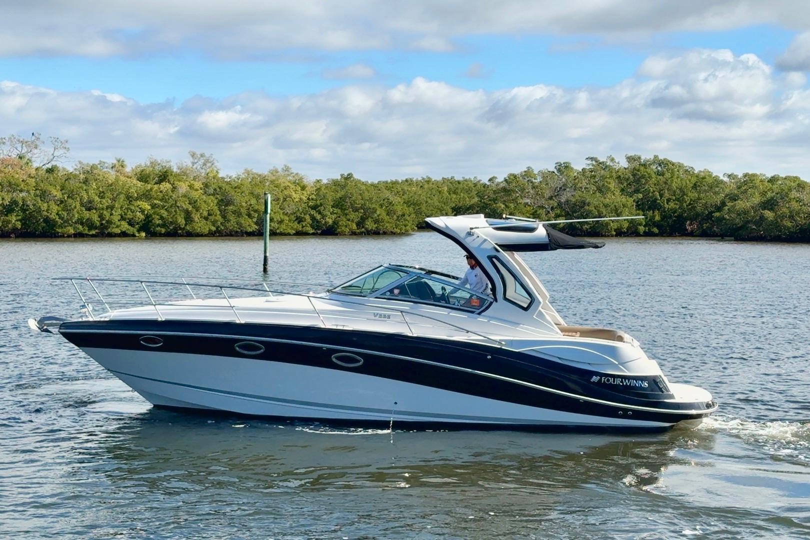 2016 Four Winns V335