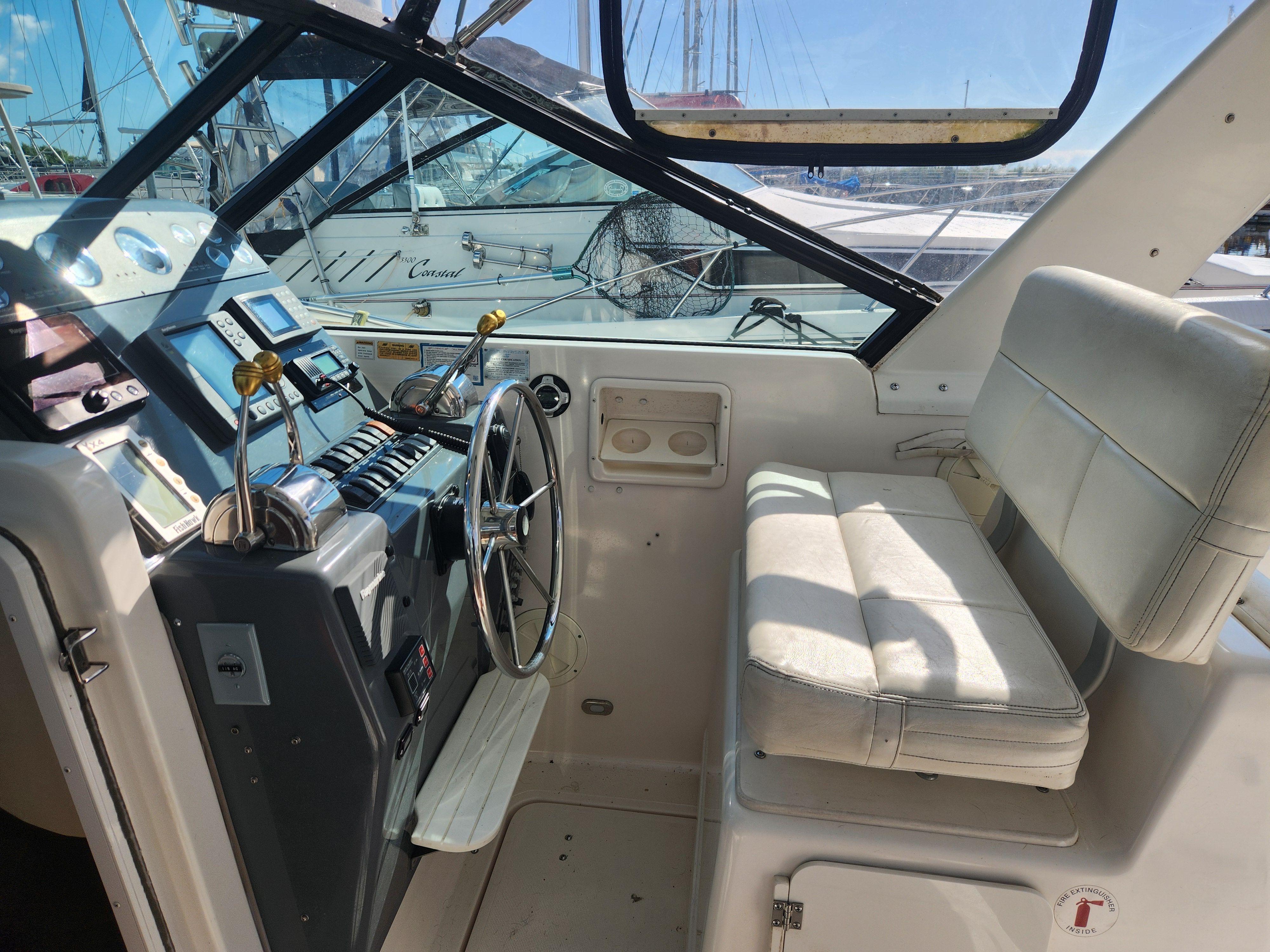 2000 Tiara Yachts 3100 Open - 19