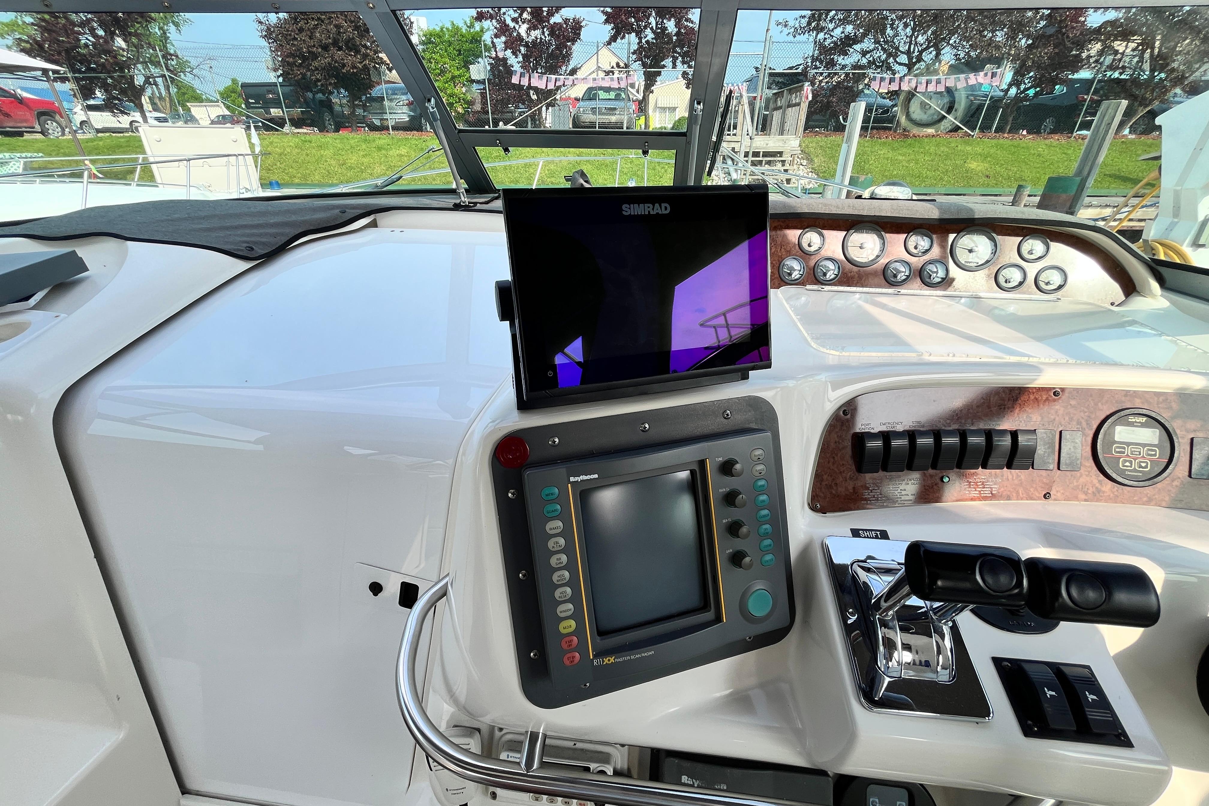 Control panel of a 1995 Sea Ray Sundancer 330 boat with navigation equipment.