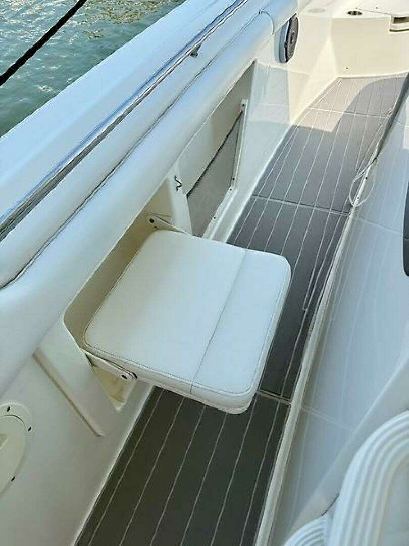 2014 Boston Whaler 350 Outrage - Image 65