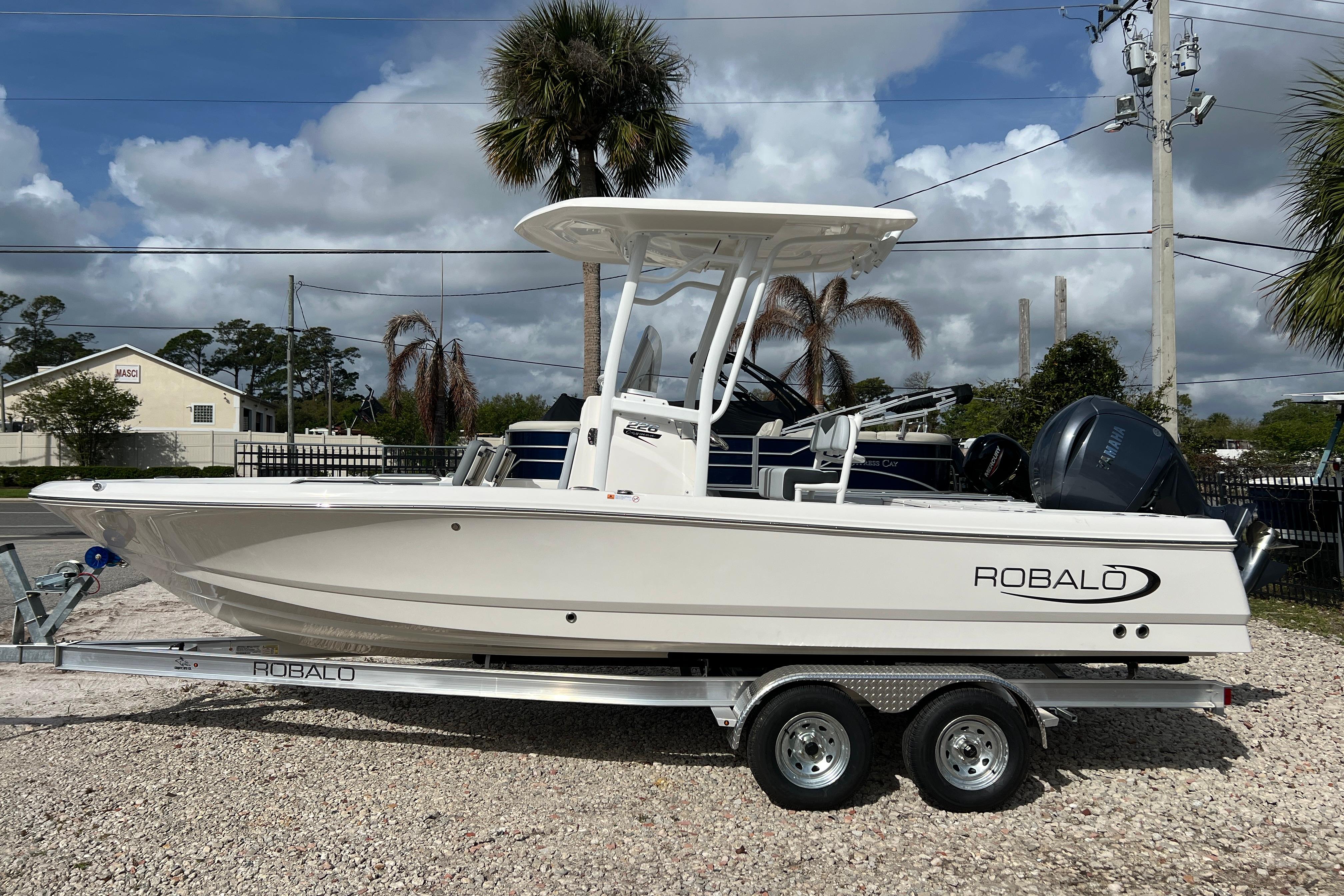 2026 Robalo 226 Cayman