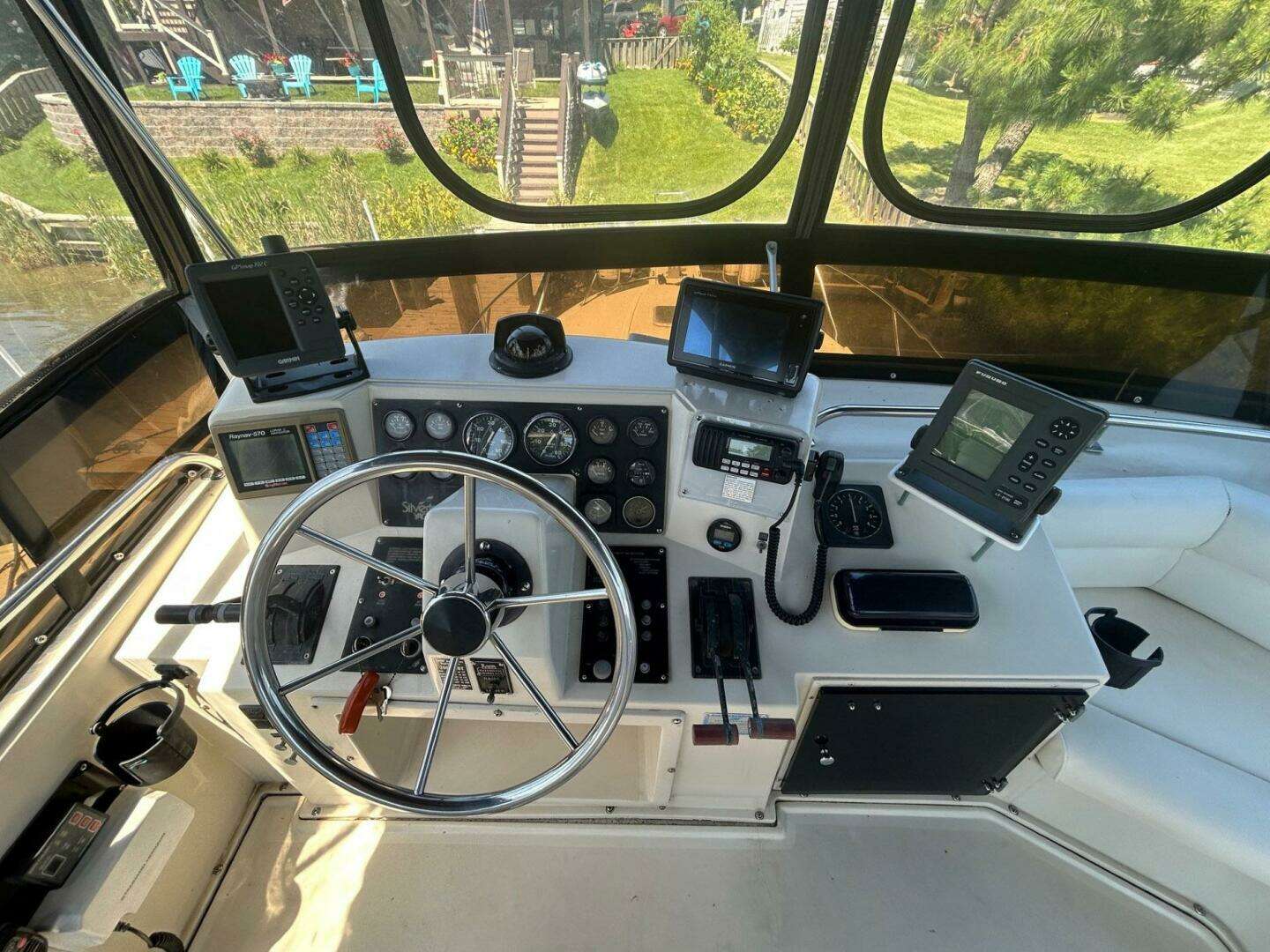 1990 Silverton 34 Convertible - Image 13