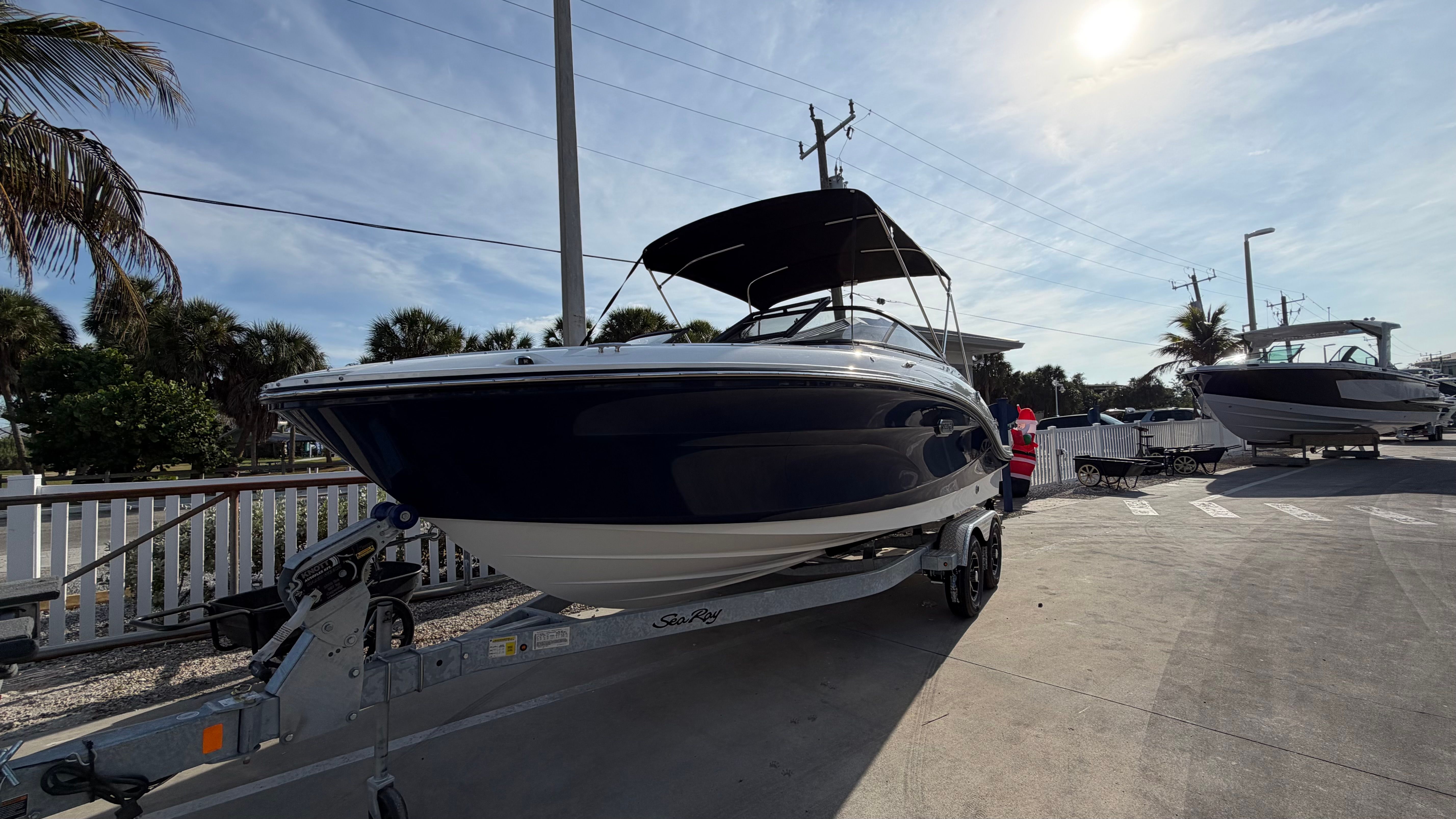 2026 Sea Ray SPX 210 Outboard - 3