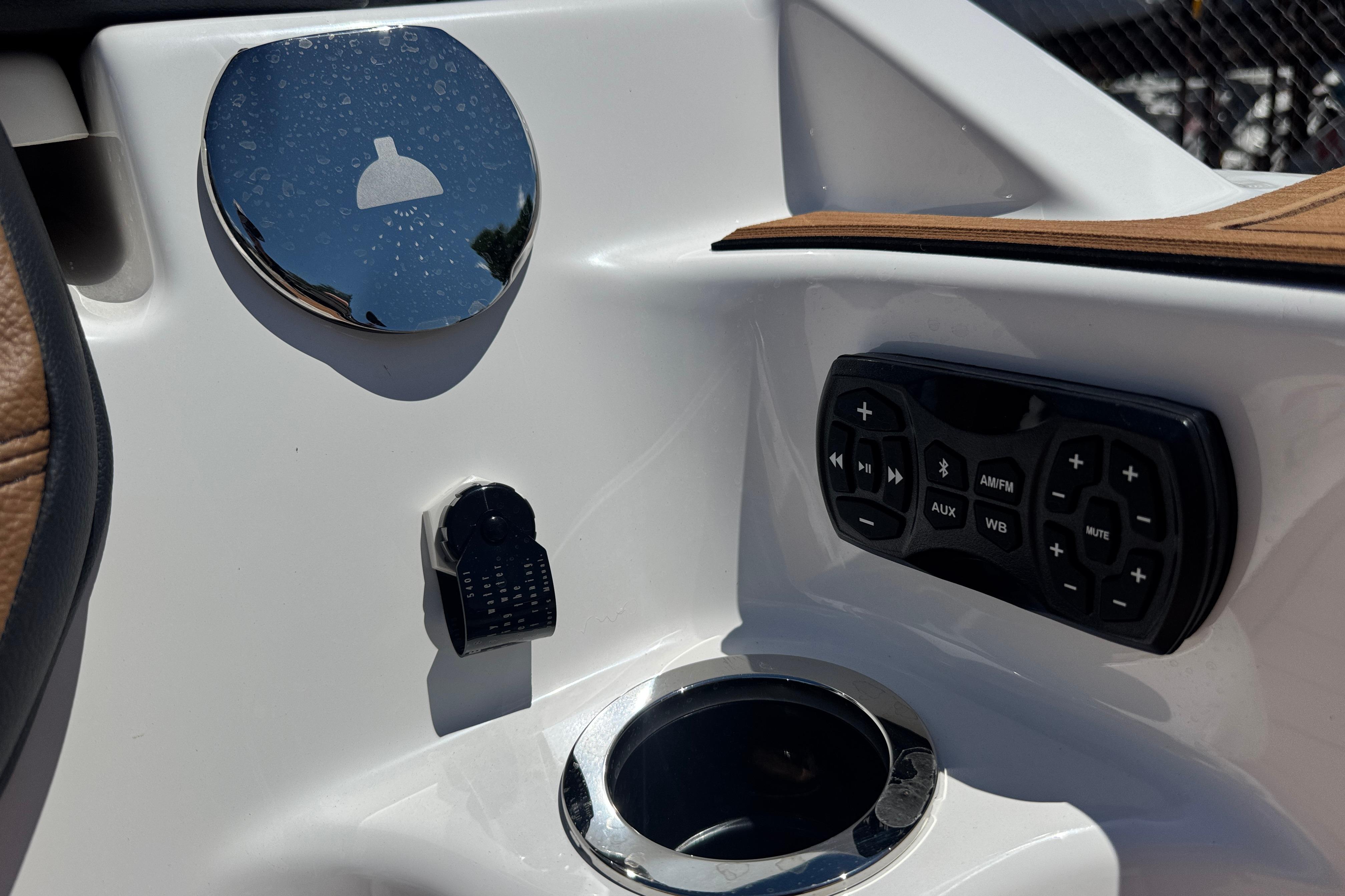 Control panel and cup holder on 2026 Yamaha Boats 252SD.