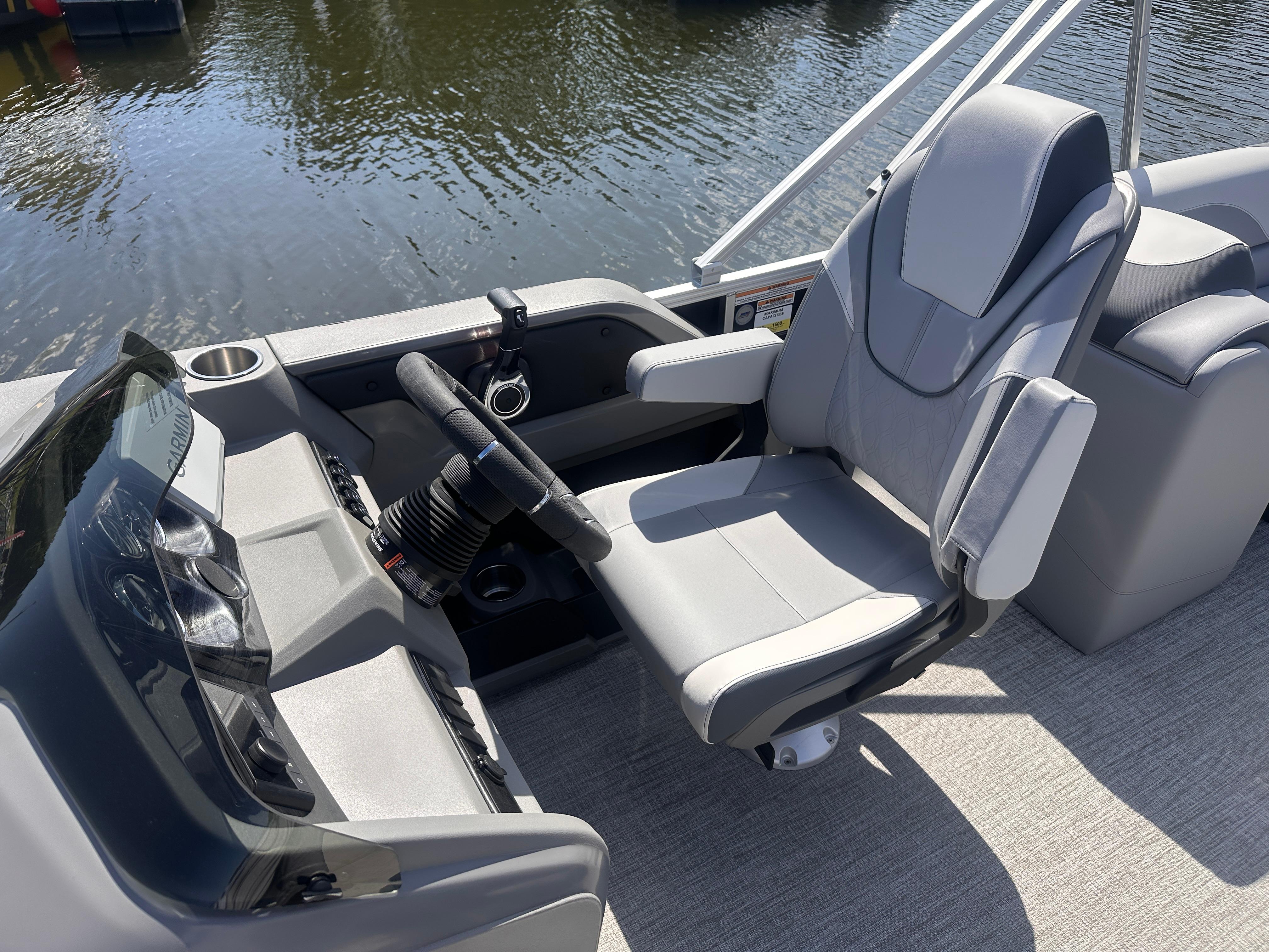 2025 Avalon LSZ Quad Lounger boat interior with sleek captain's chair and steering console.