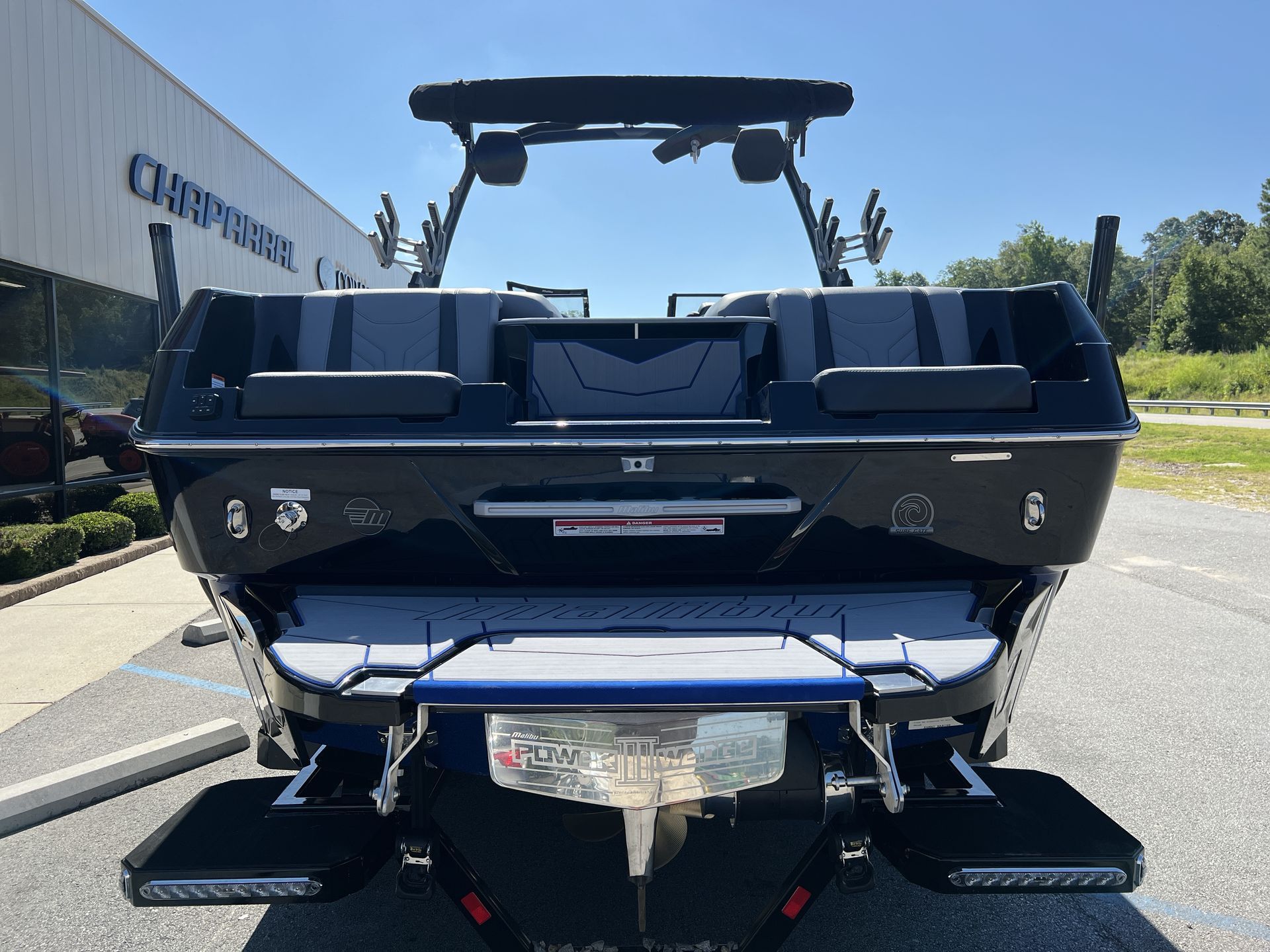 2025 MALIBU 25 LSV - Image 6