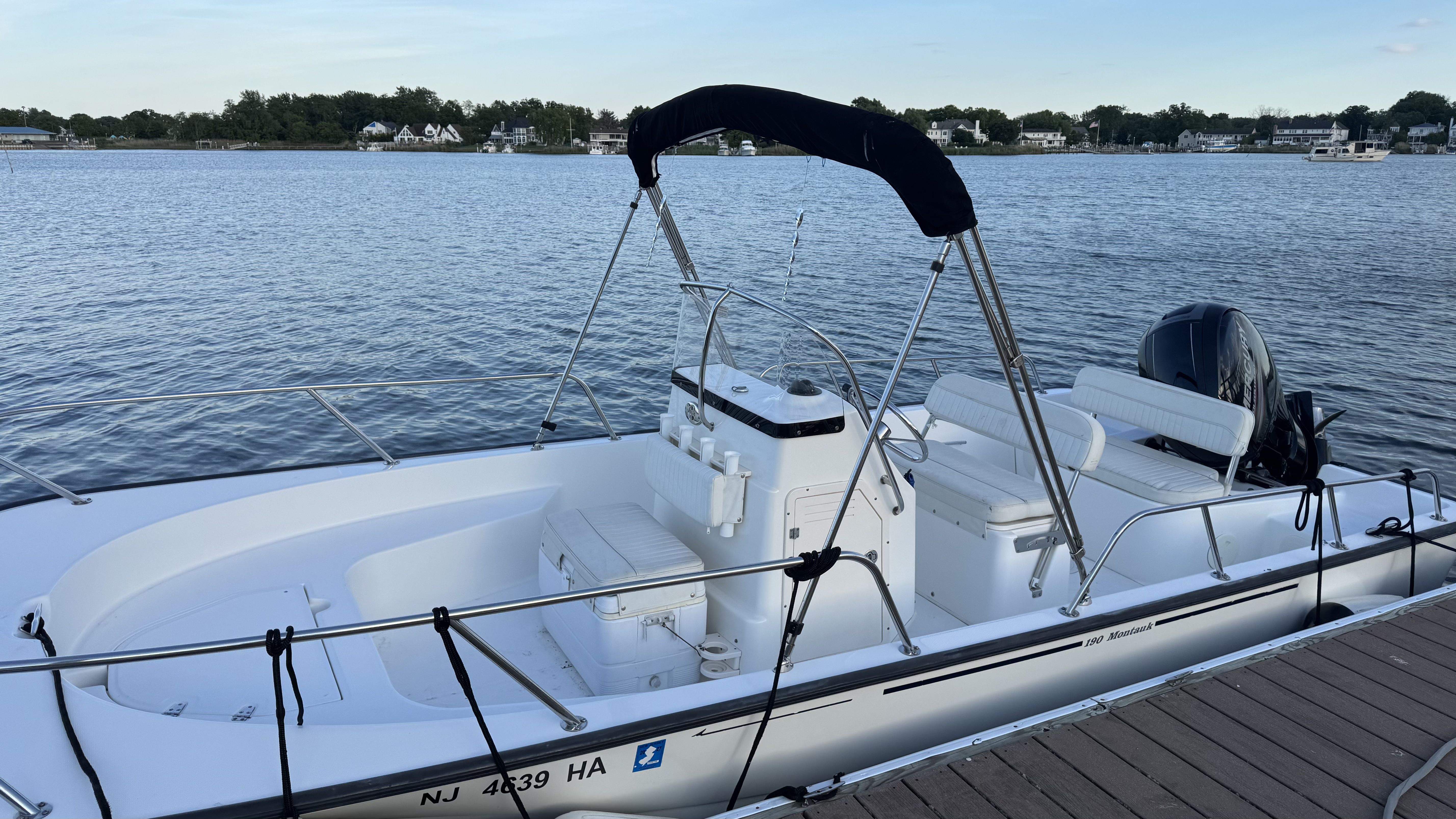 2007 Boston Whaler 190 Montauk boat at dock.
