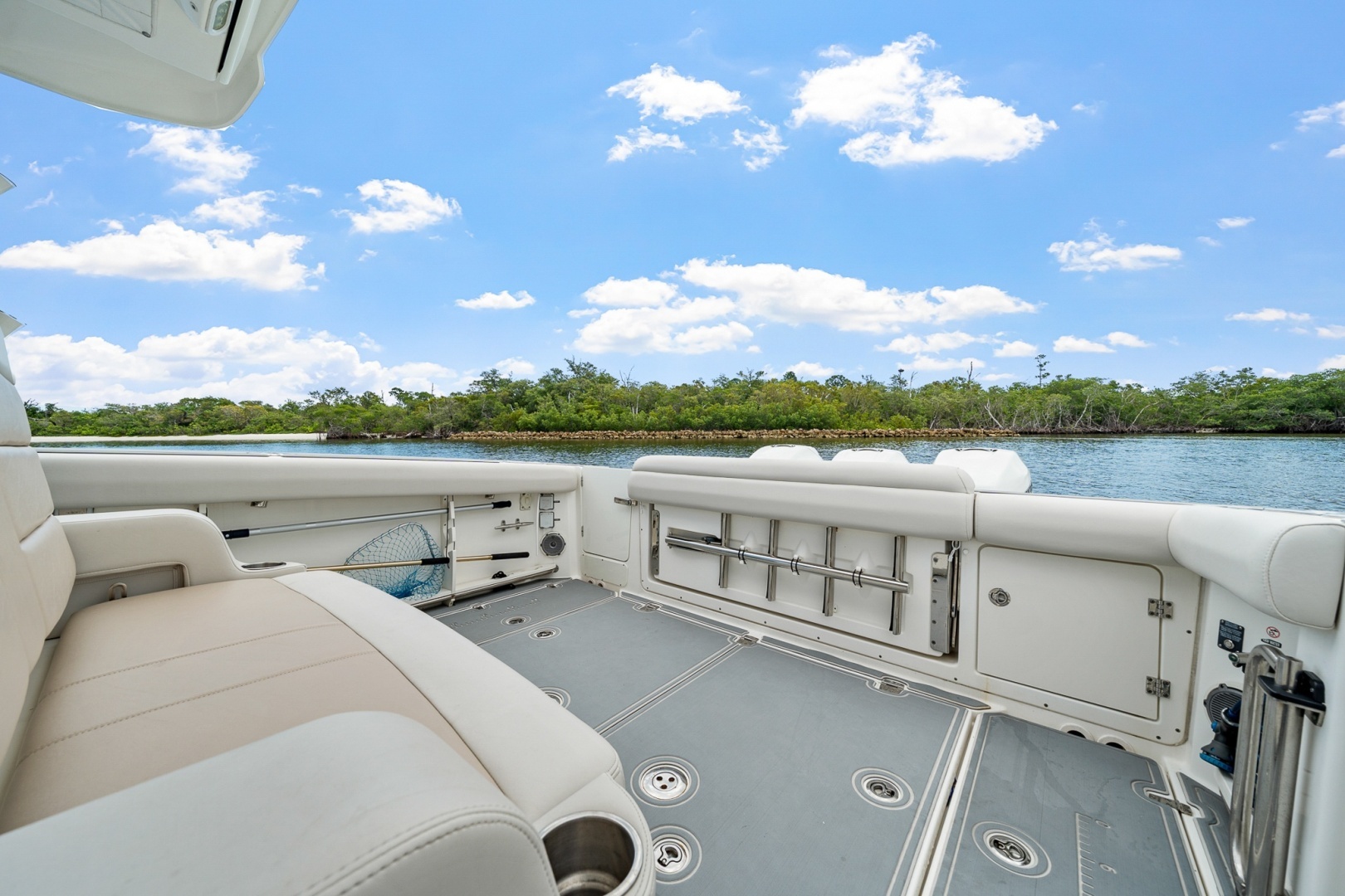 2018 Boston Whaler 380 Outrage - Image 28