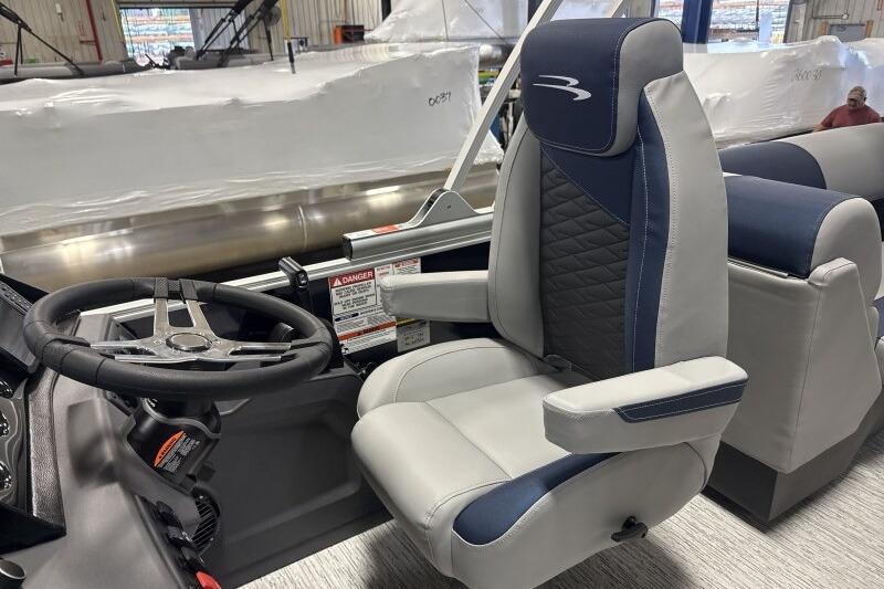 Captain's chair and steering wheel of 2026 Bennington 23 SSRSF pontoon boat.