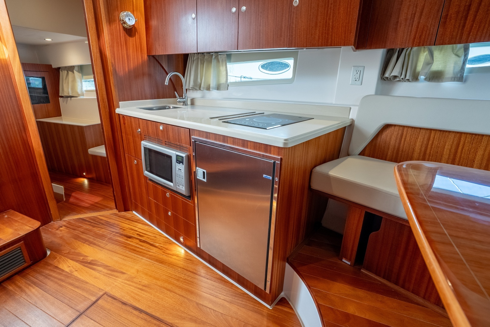 2015 Pursuit 365i SC - Image 25