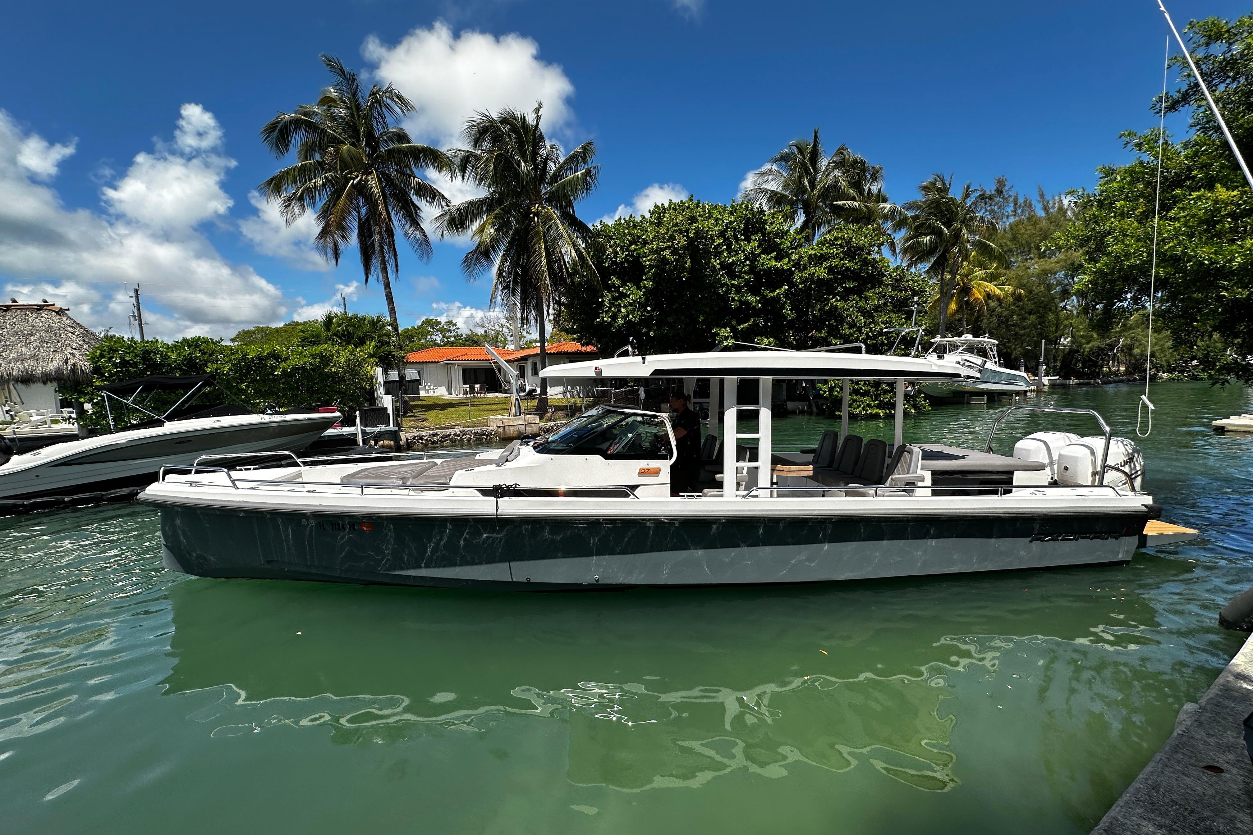 2018 Axopar 37 Sun-Top
