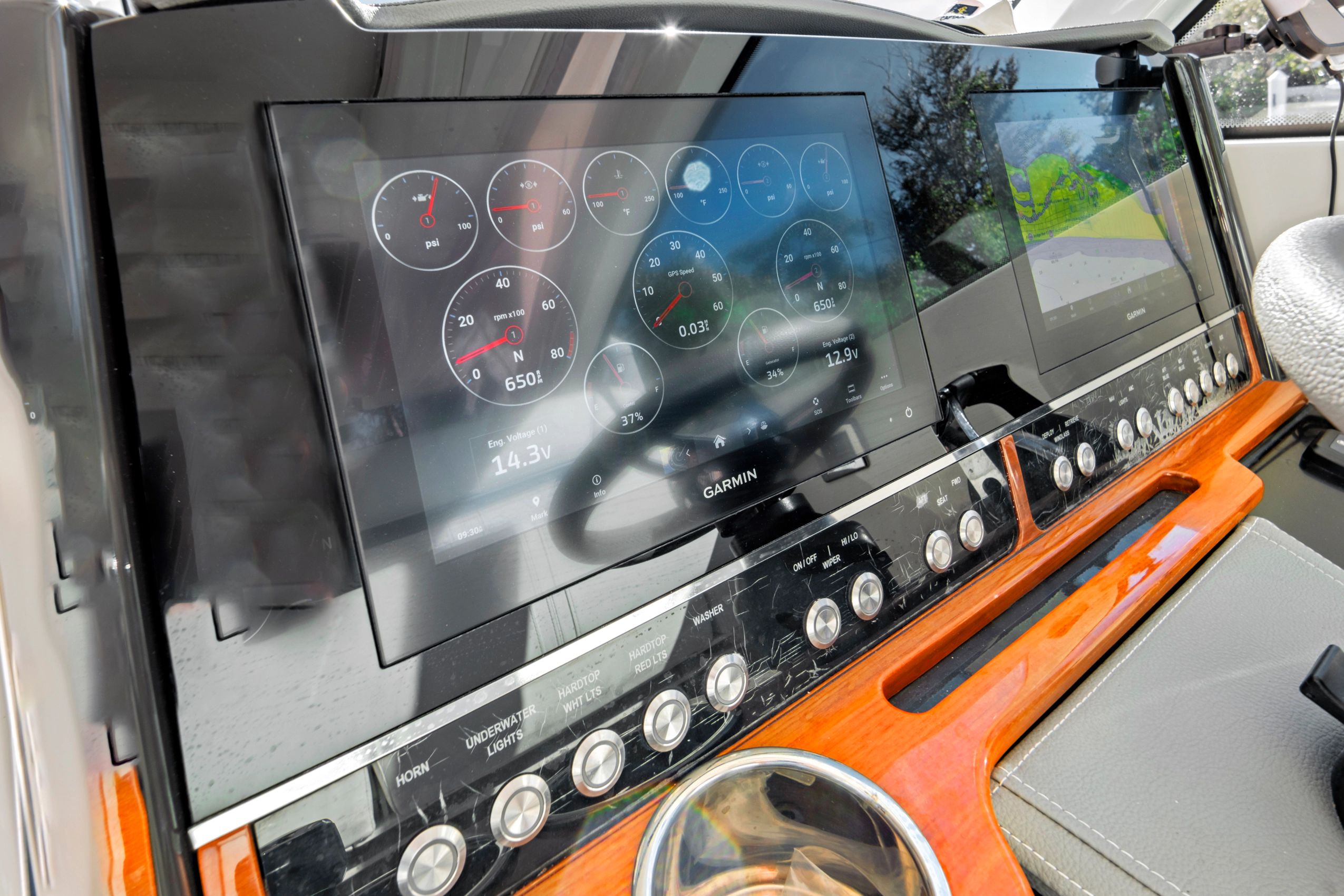 Tiara Sport 34LX 2022 dashboard with Garmin displays.