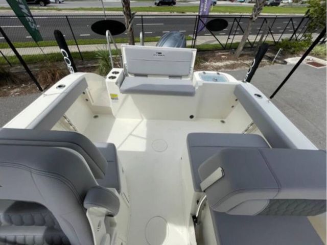 2025 Cobia 220 Dual Console - 28