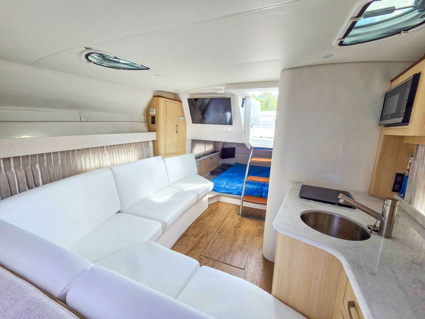 2026 Regal 33 XO - Image 30