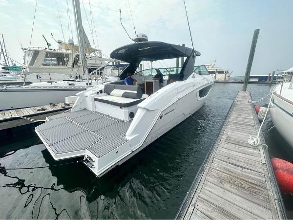 2021 Cruisers Yachts 38 - 2