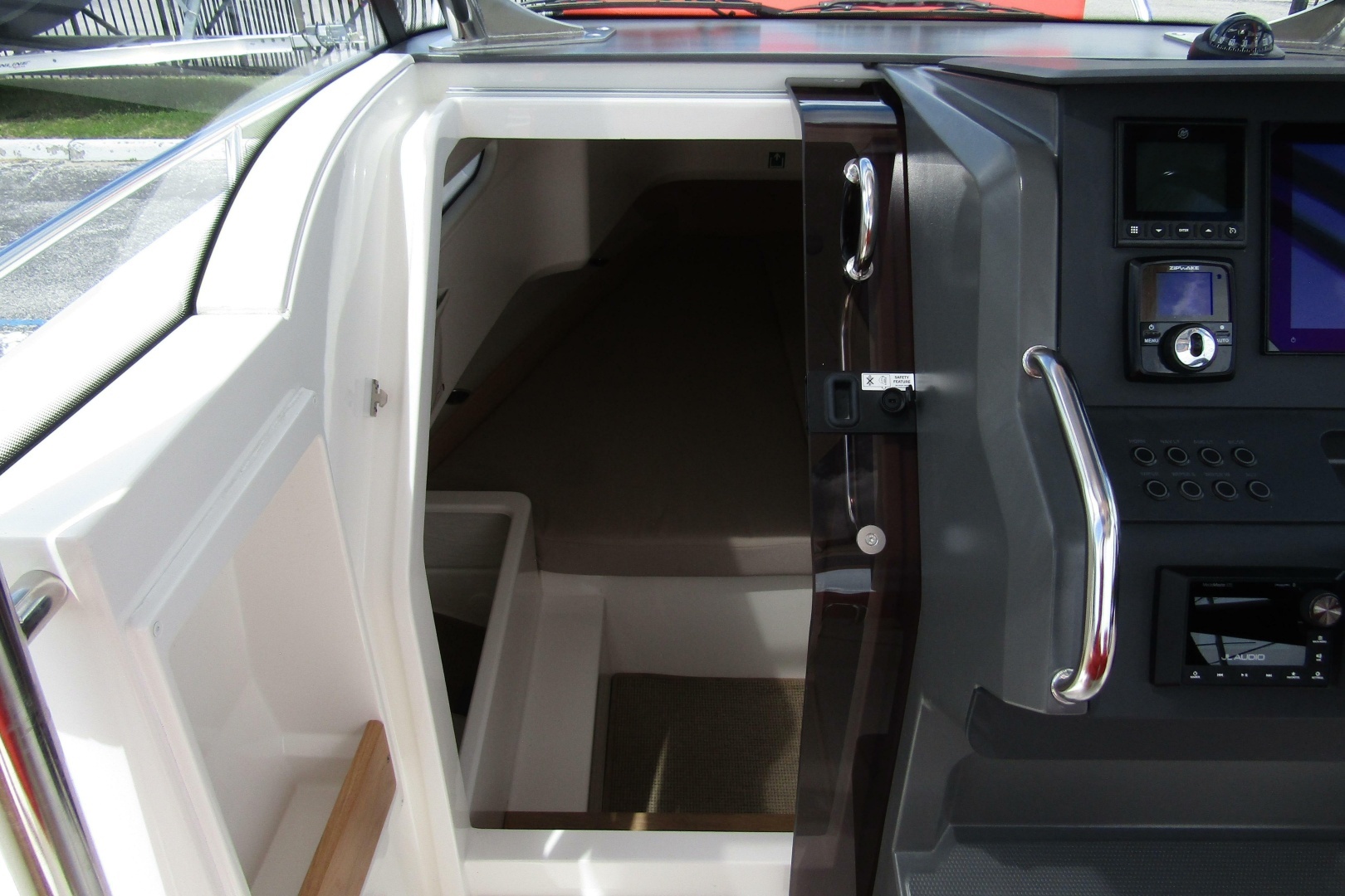 2024 Nimbus Tender 8 - Image 21