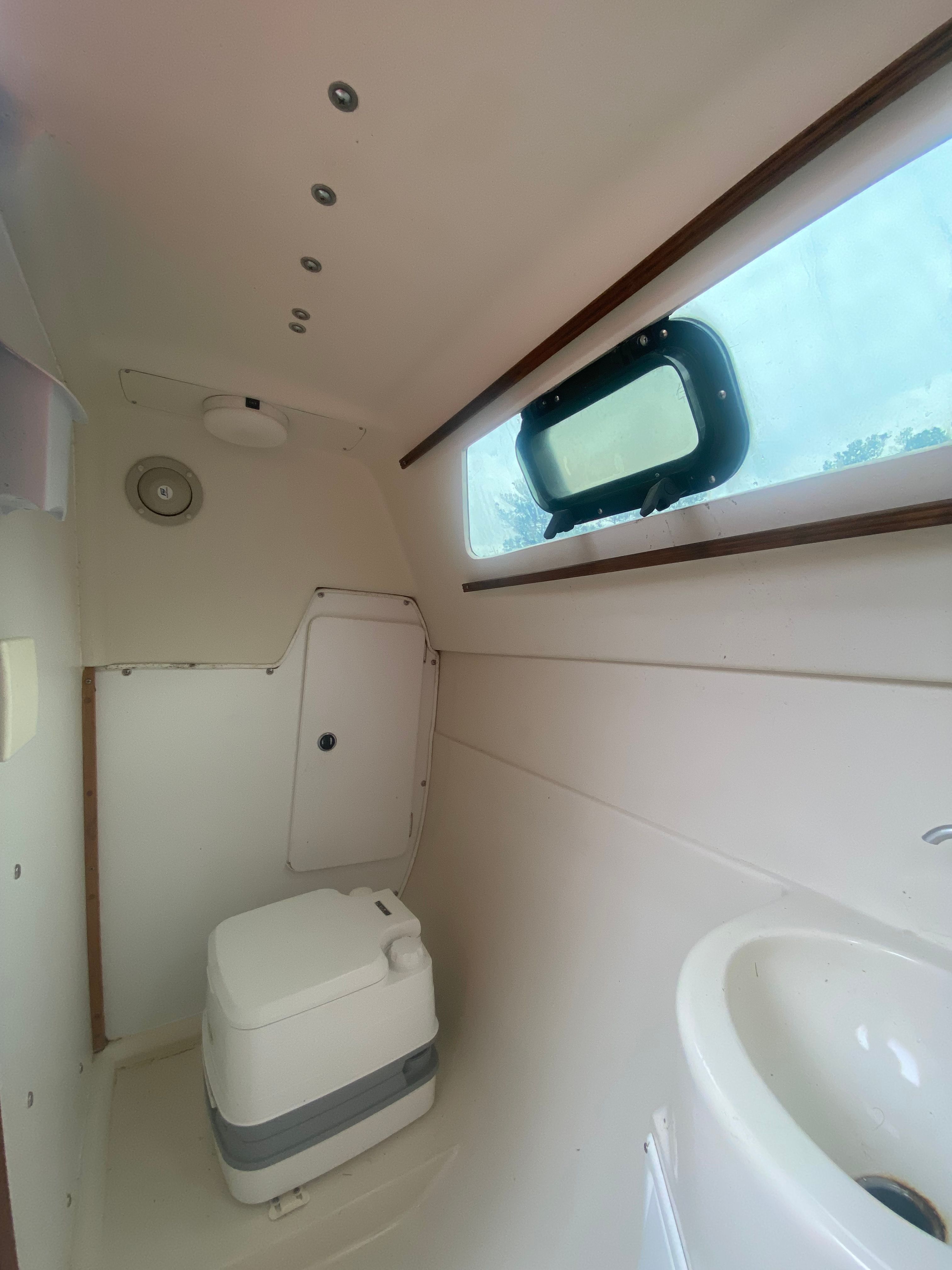2000 Catalina 250 - 12