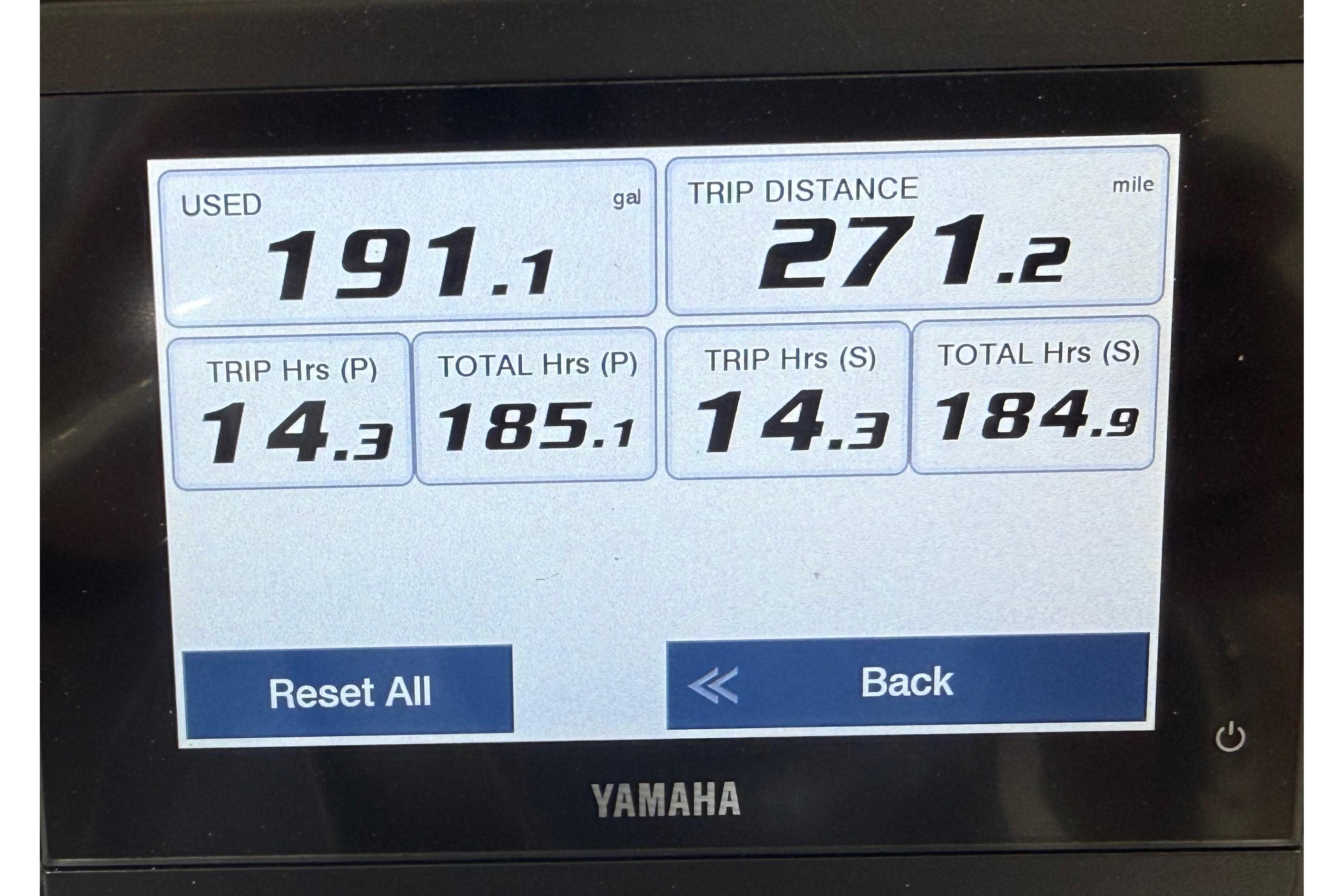 Yamaha display showing fuel usage, trip distance, and engine hours for Edgewater 280CC, 2022 model.