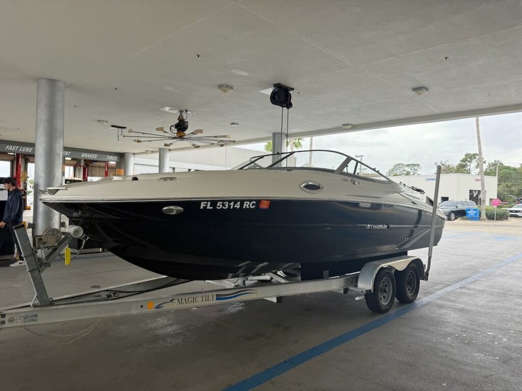 2016 Stingray 235 LR