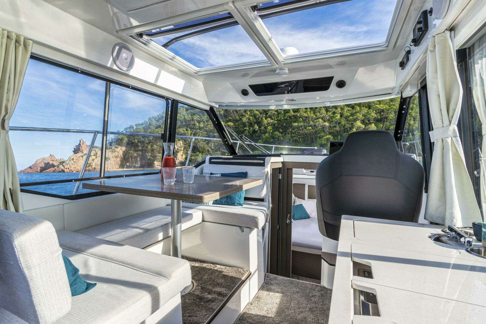 2026 Jeanneau NC 895 Series 2 - Image 2