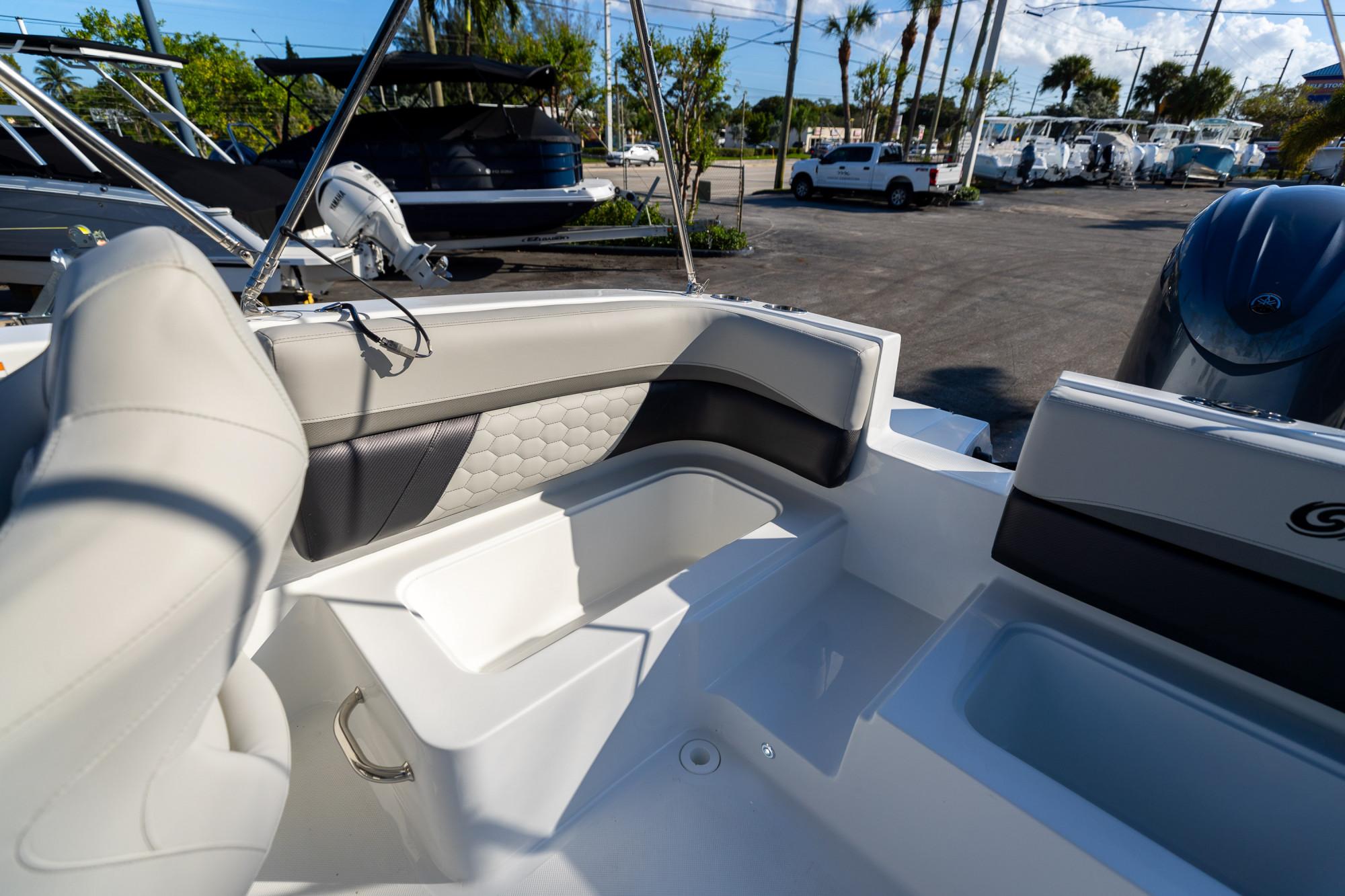 2024 Hurricane SunDeck Sport 192 RL OB - 13