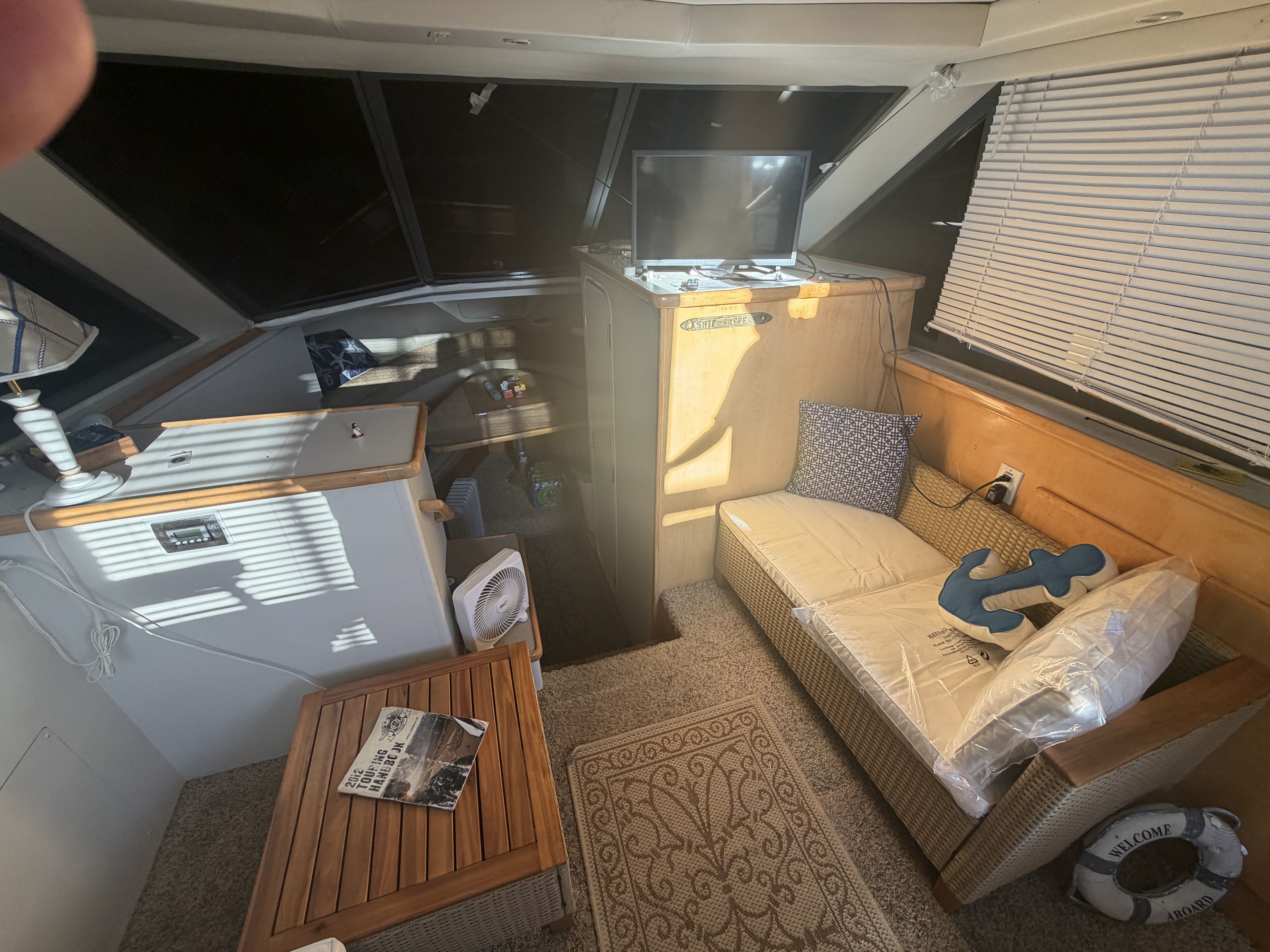 1995 Carver 325 Aft Cabin Motor Yacht - 8