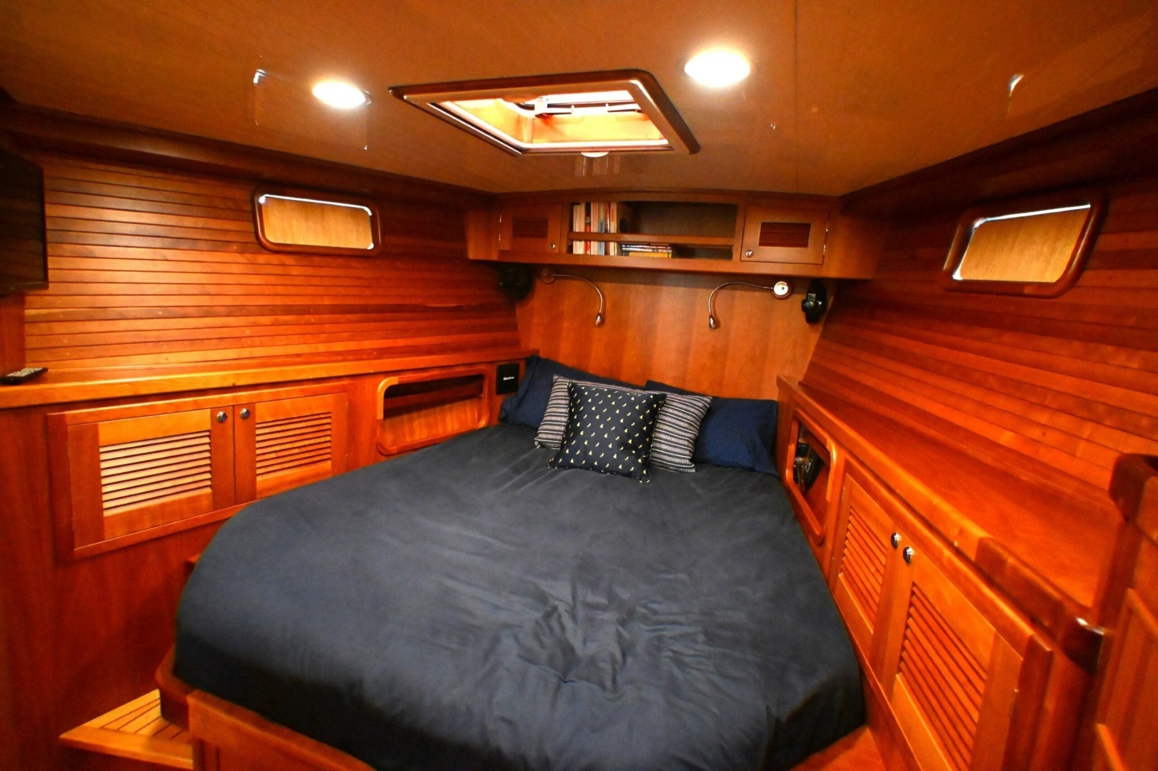 2006 Waterline 50 - Image 63