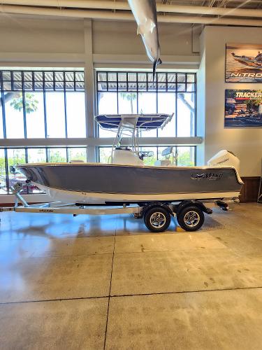 2025 Mako 214 Center Console