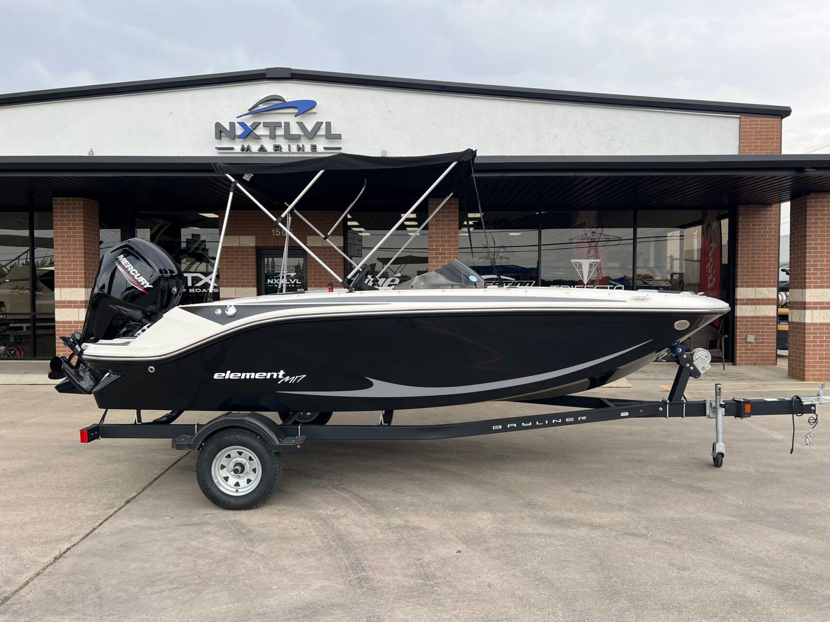 2023 Bayliner M17