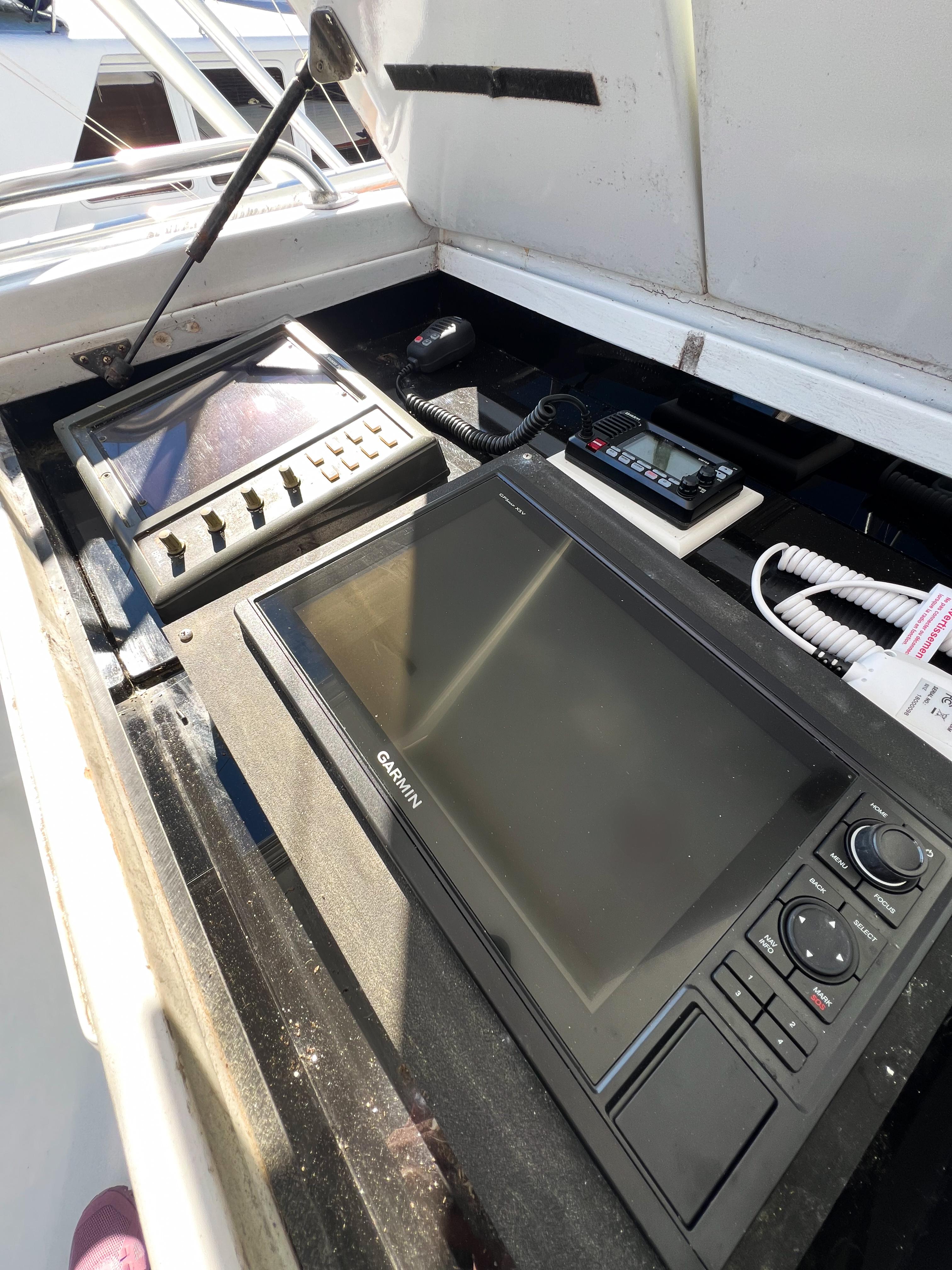 Control panel of a 1987 Buddy Davis 61 Convertible boat with navigation equipment.