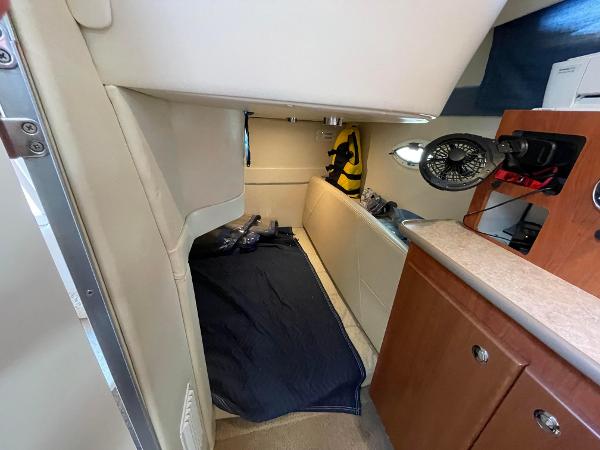 2007 Bayliner 300 - 16