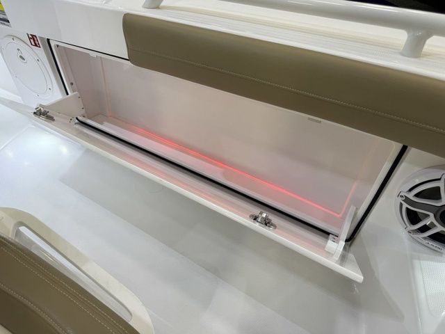 2026 Everglades 253 Center Console - 25