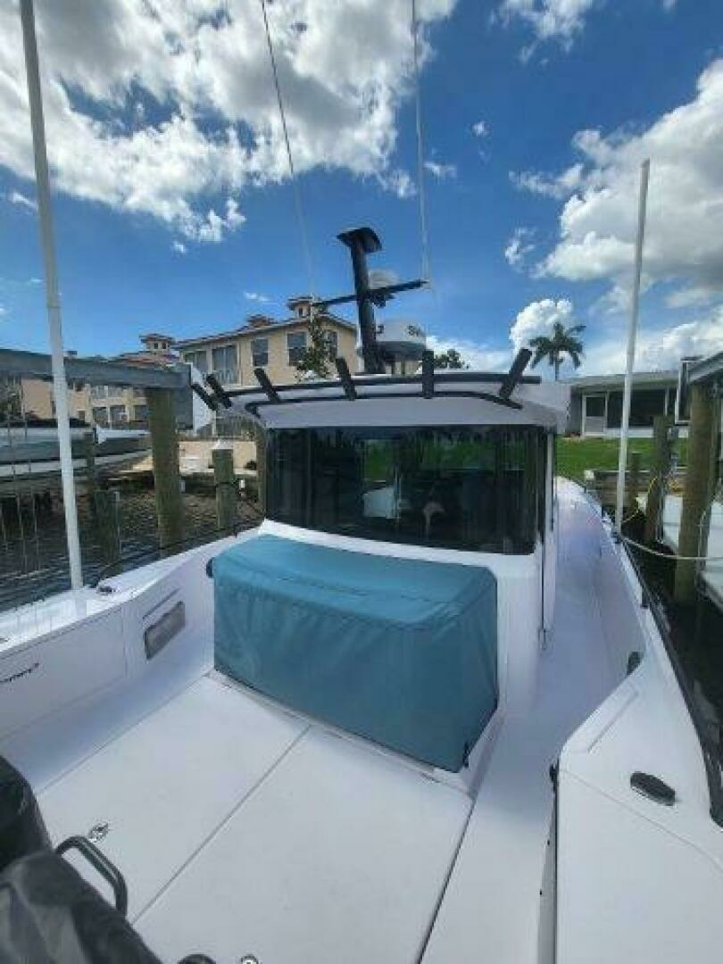 2024 Axopar 37 XC CROSS CABIN - Image 20