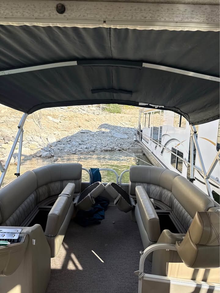 Interior view of a 2008 Sun Tracker Party Cruiser pontoon boat.