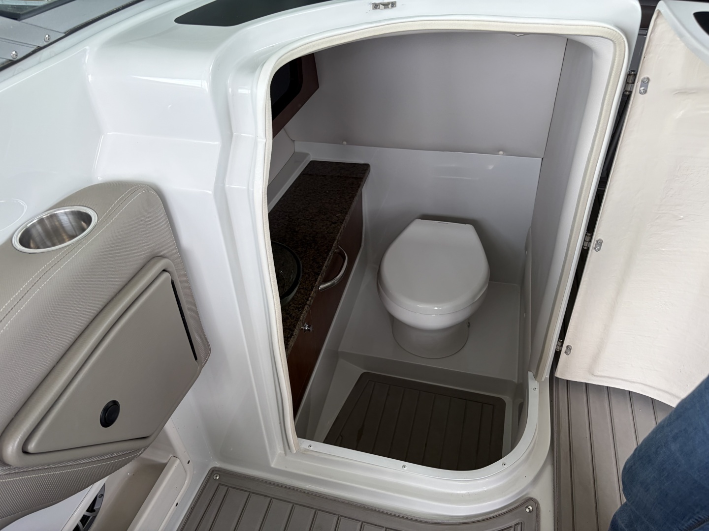 2018 Crownline Eclipse E30 - Image 35