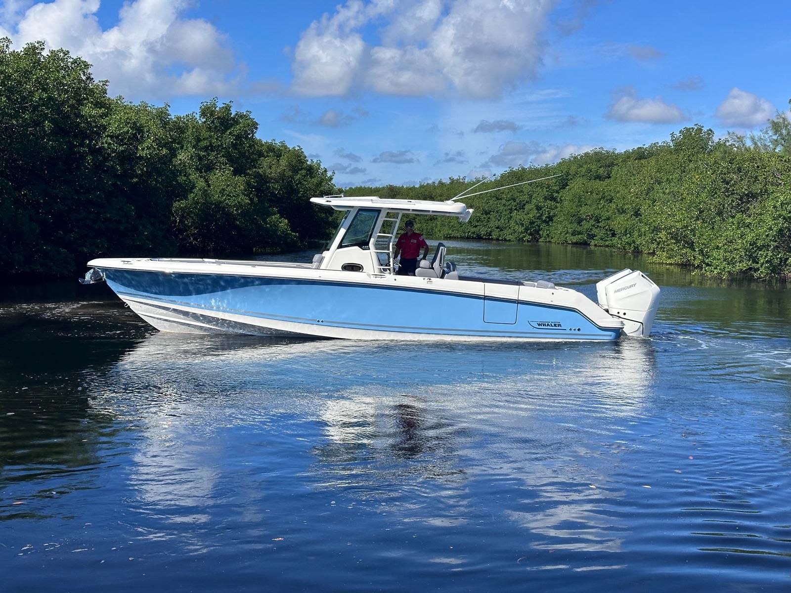 2026 Boston Whaler 330 Outrage