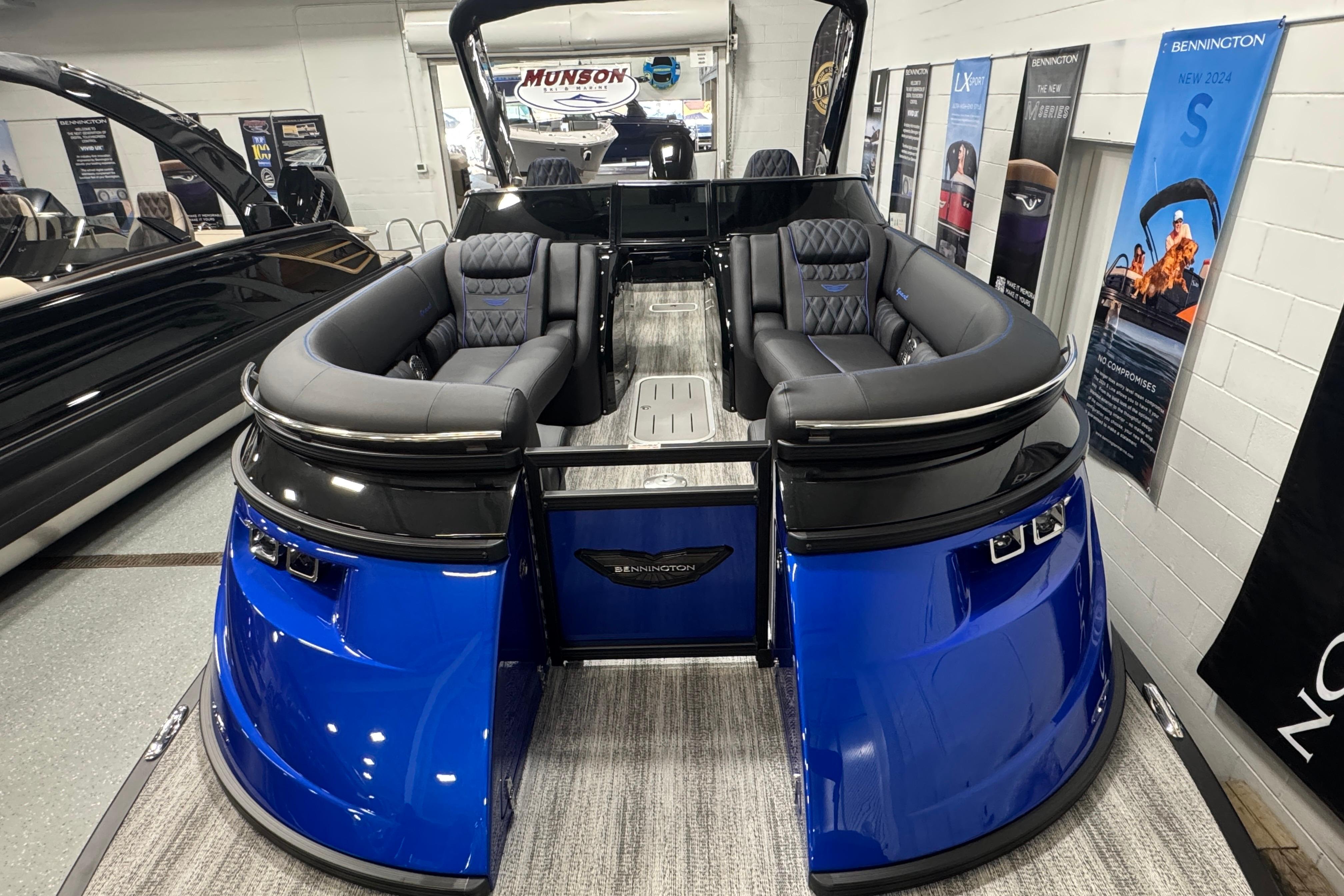 2026 Bennington 25 QSBWASE pontoon boat with luxurious seating and sleek blue design.