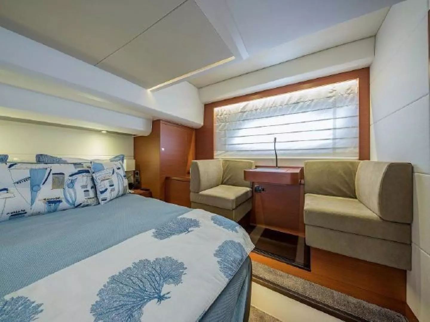 2015 Prestige 550 - Image 7